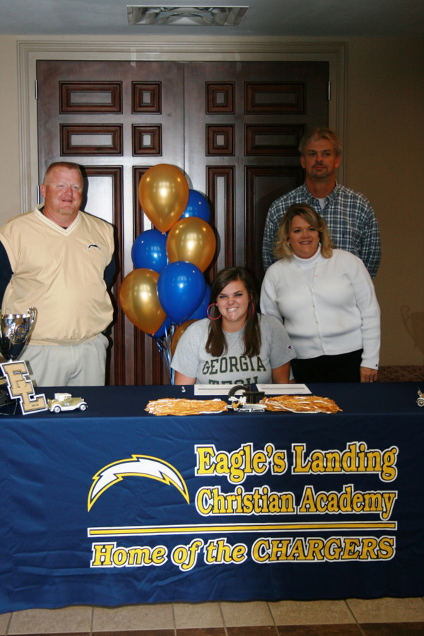 Hope Rush signing her national letter of intent