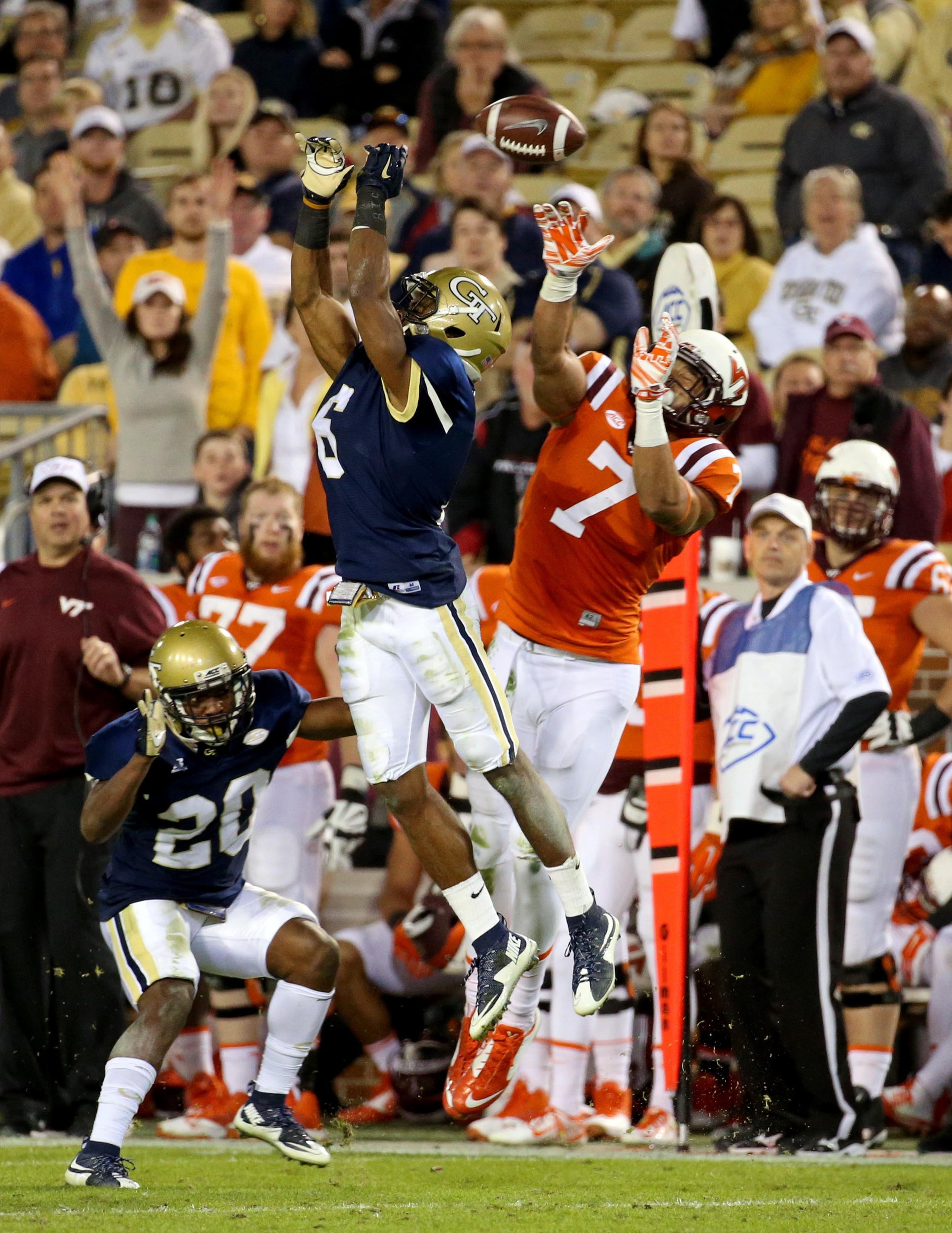Defensive back Chris Milton (6) breaks up a pass (Jason Getz-USA TODAY Sports)