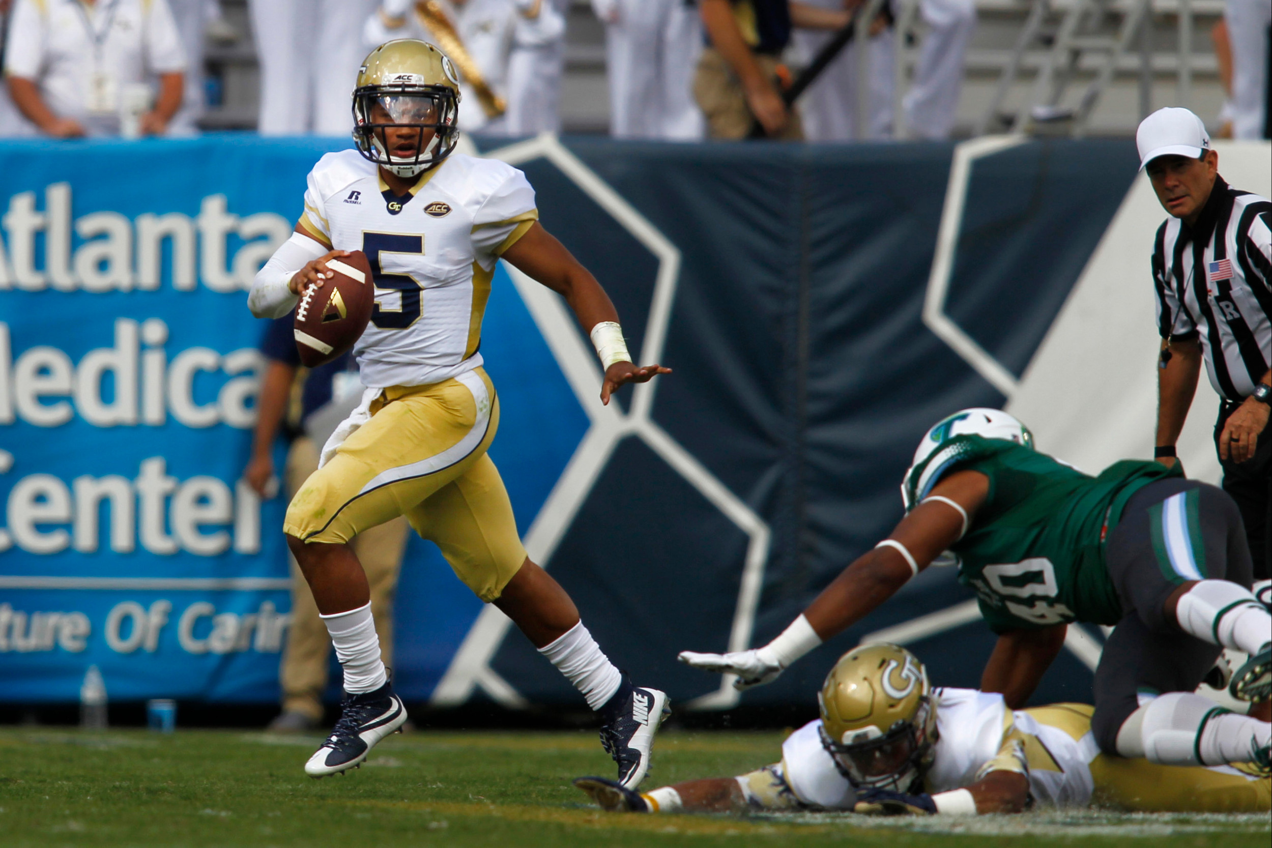 Georgia Tech Yellow Jackets quarterback Justin Thomas (5) looks for an open receiver against the Tulane Green Wave in the second quarter at Bobby Dodd Stadium. Brett Davis-USA TODAY Sports