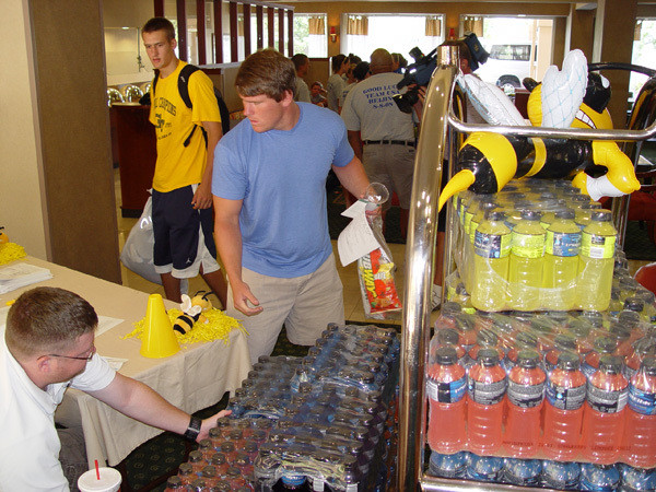 Players arrive for the start of fall camp (July 22, 2008)