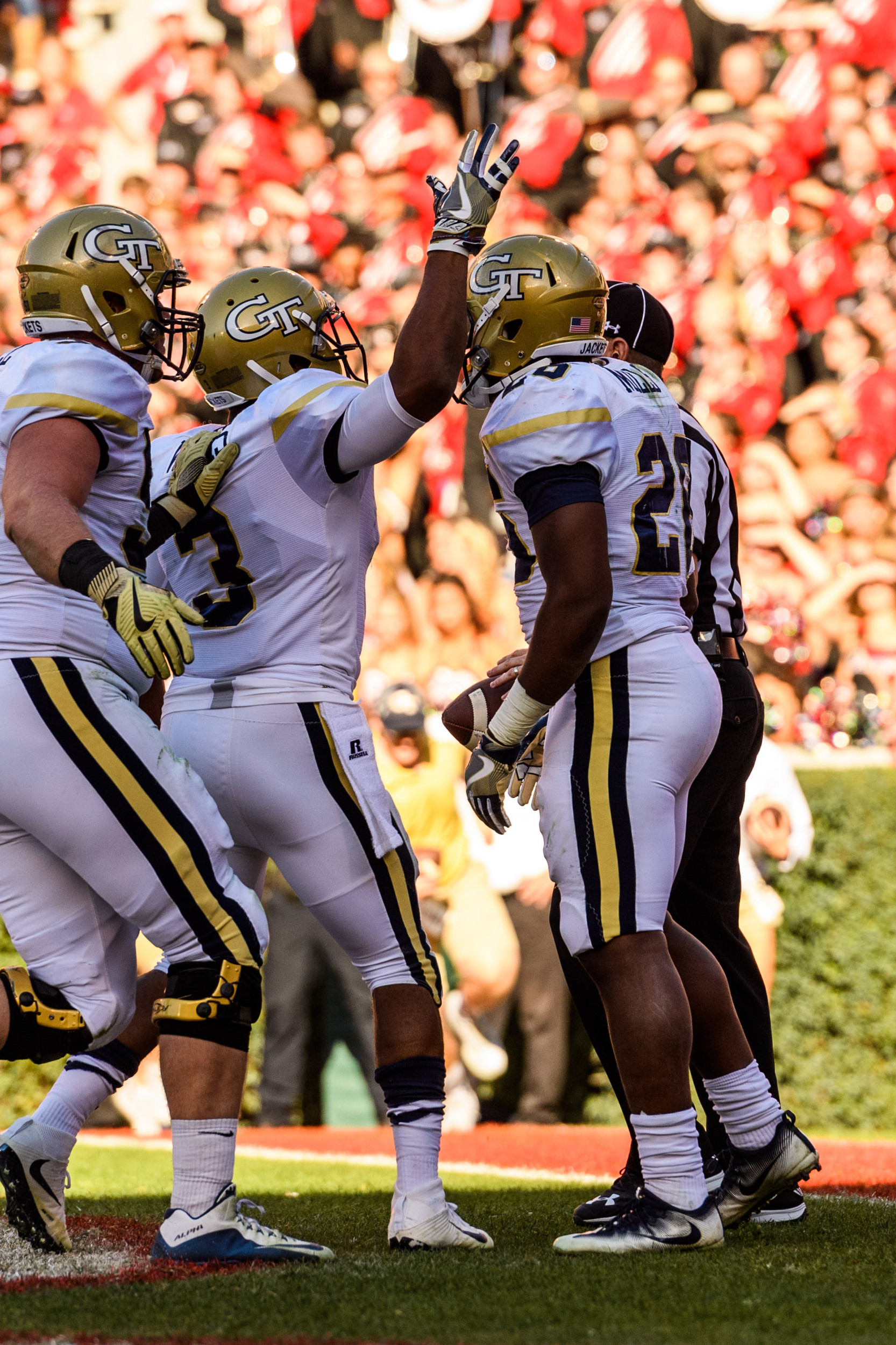 Dedrick Mills (26), Isiah Willis (3)