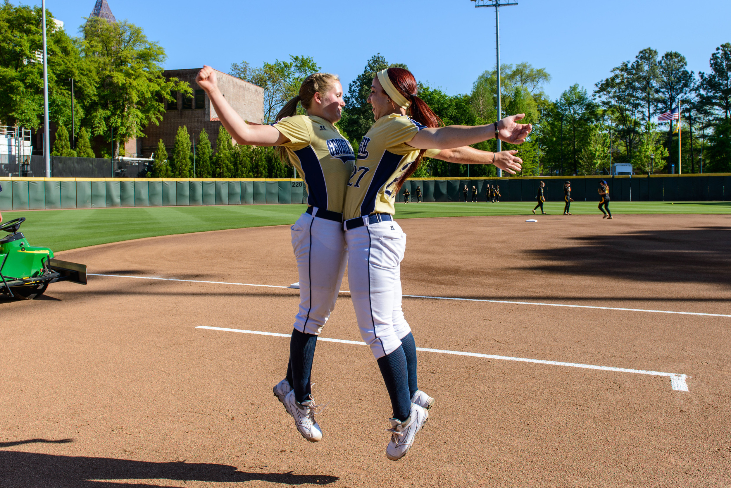 Jessica Kowalewicz (13), Courtney Ziese (27)