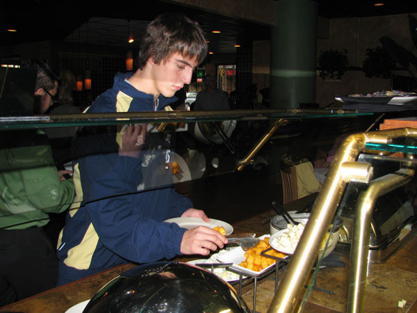 Yellow Jackets eat dinner at Fire of Brazil.