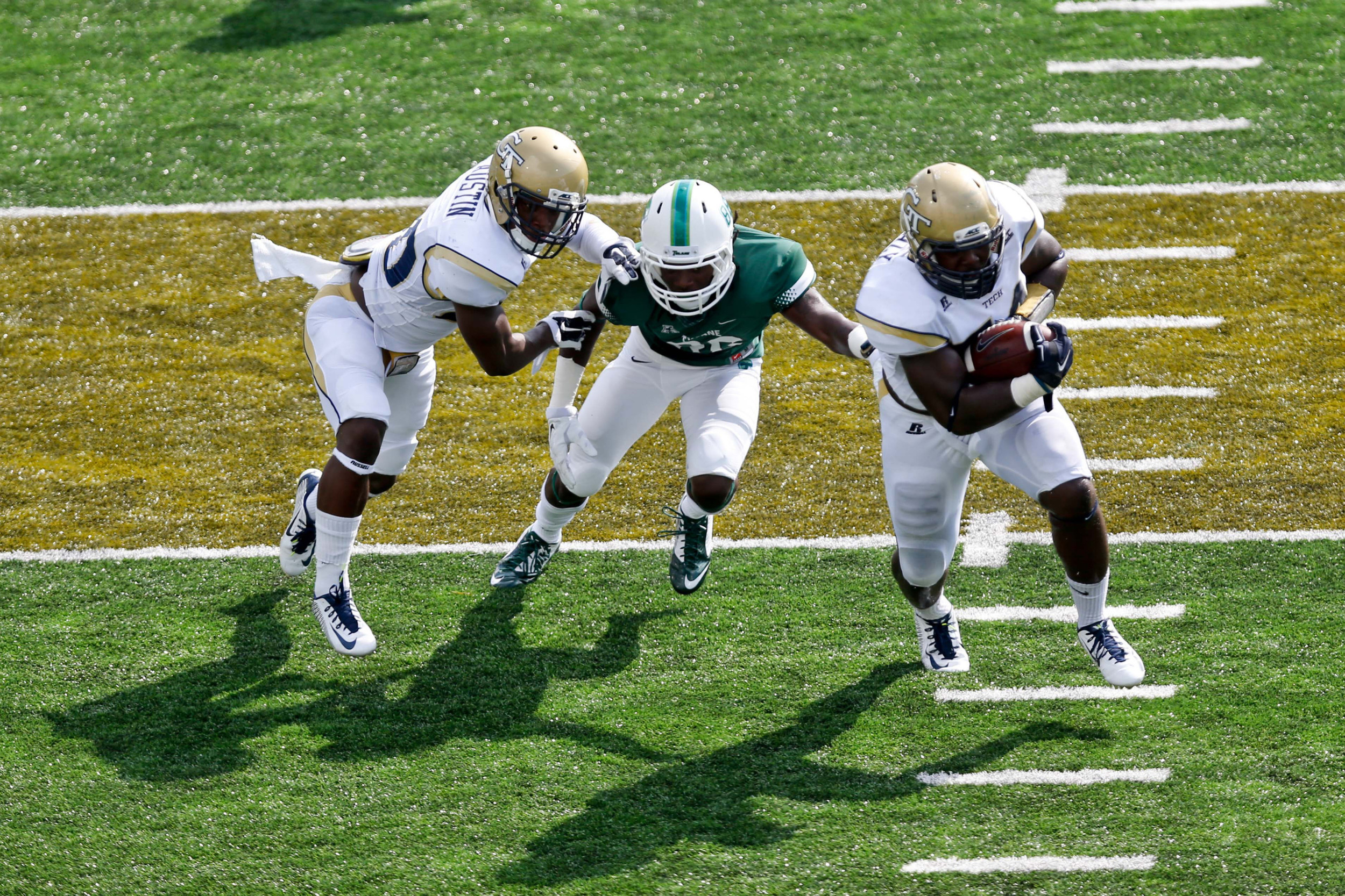 Georgia Tech Yellow Jackets linebacker Quayshawn Nealy (54) returns a interception for a touchdown against the Tulane Green Wave during the first half of a game at Yulman Stadium. Derick E. Hingle-USA TODAY Sports