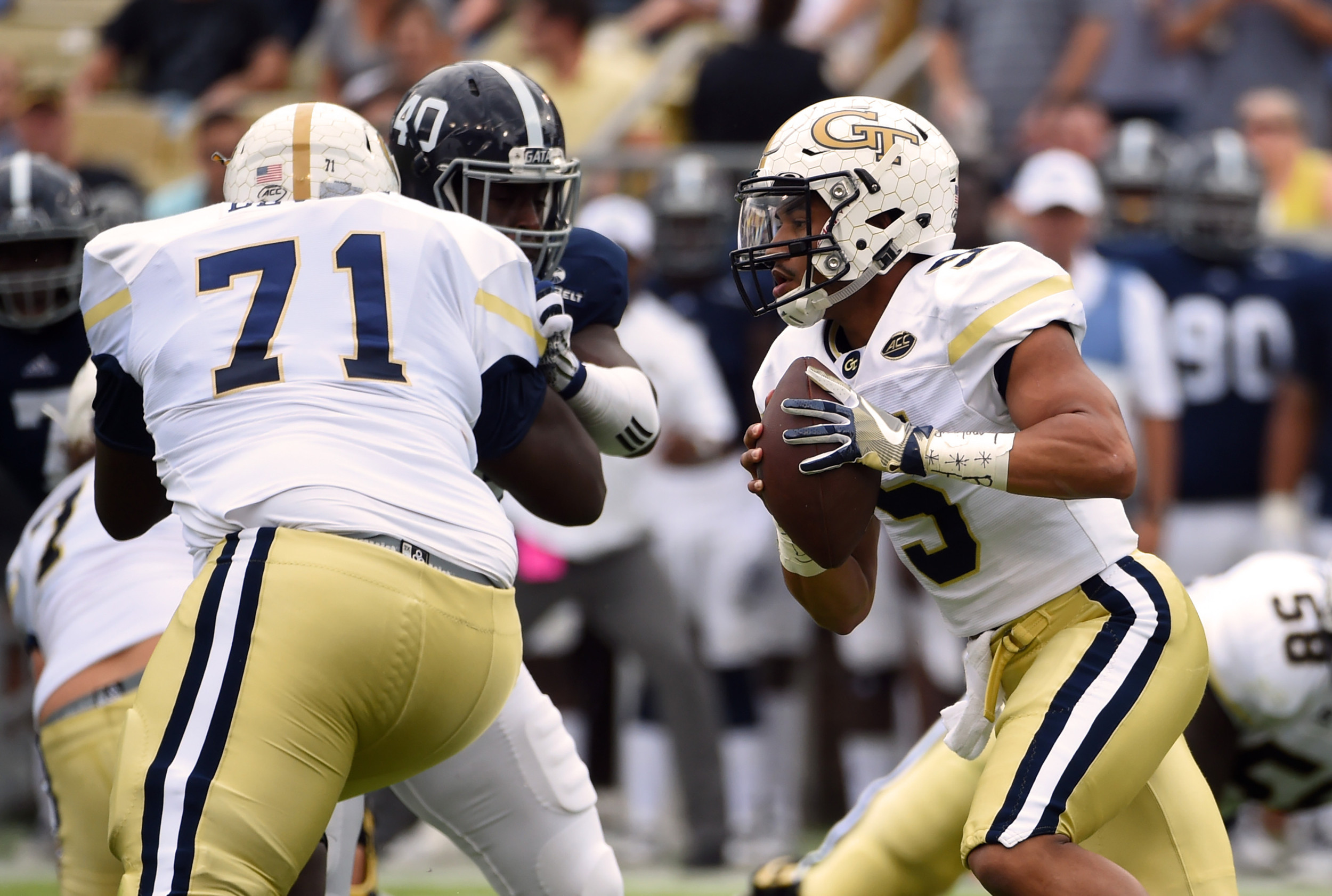 Yellow Jackets quarterback Justin Thomas (5) carries the ball against Georgia Southern. Adam Hagy-USA TODAY Sports