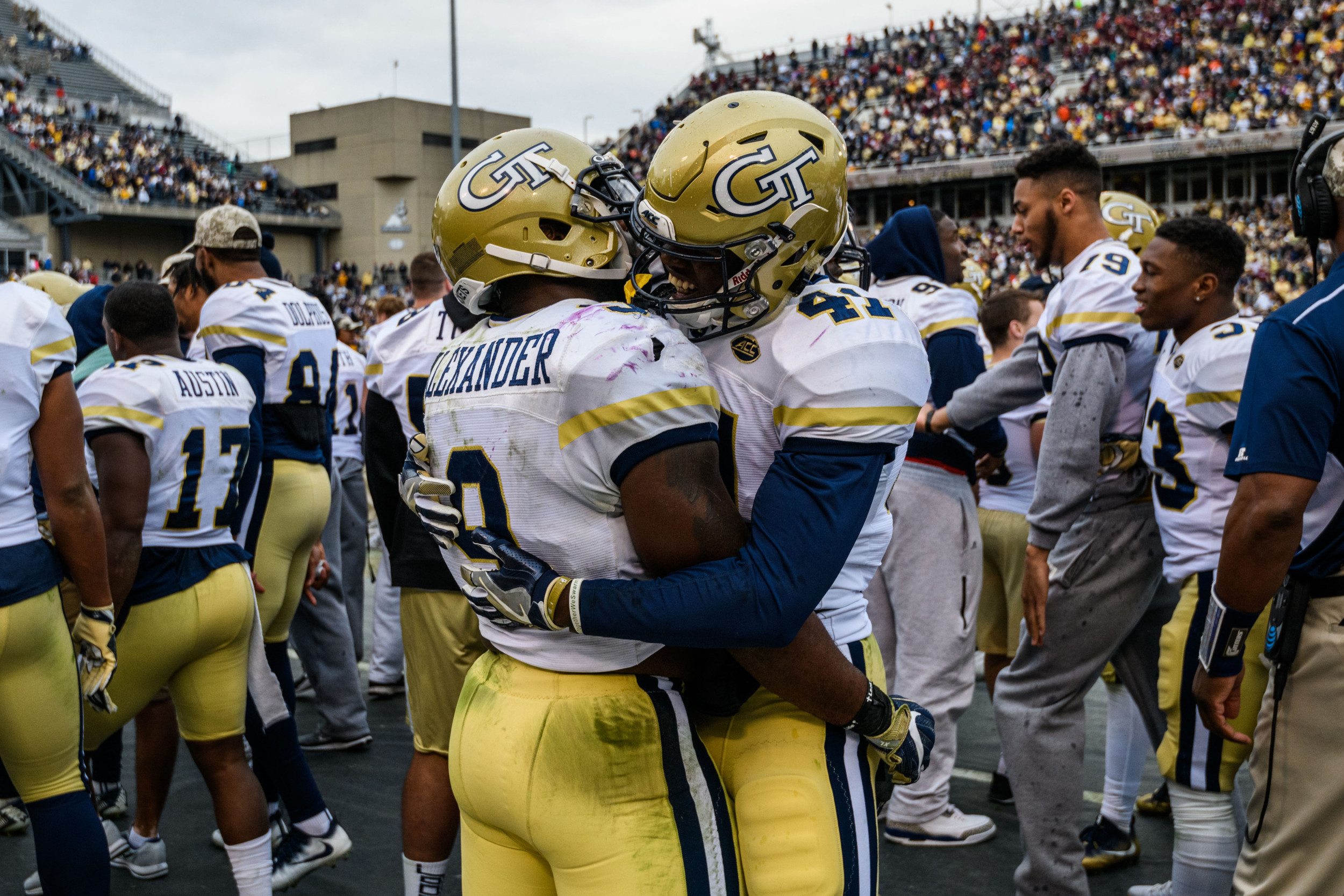 Victor Alexander (9), Jaquan Henderson (41)