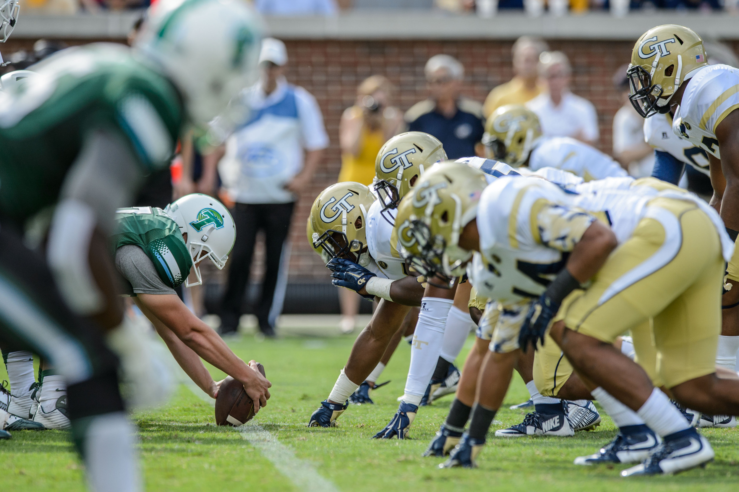 Special teams on the field as Tulane punts