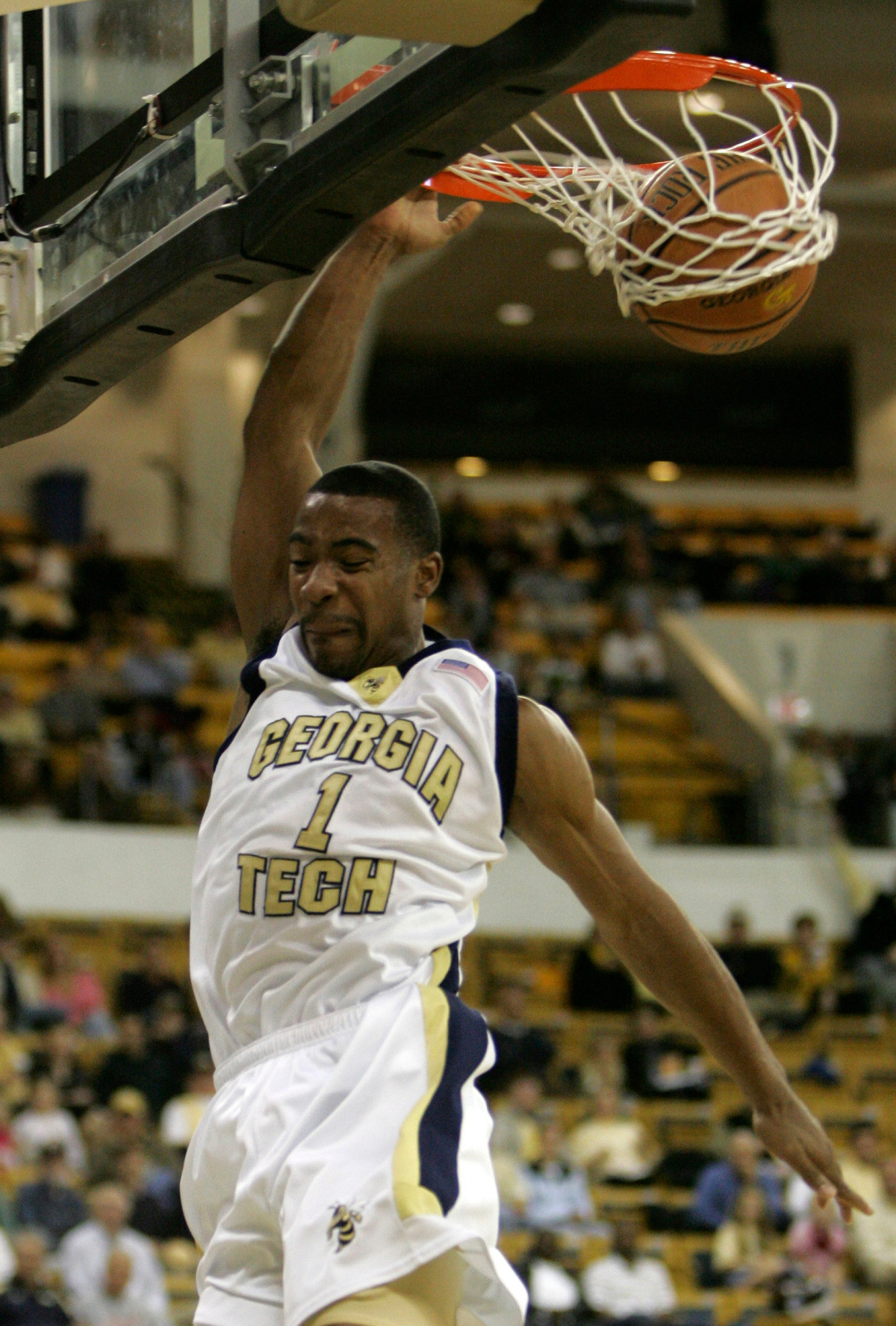 Javaris Crittenton scores in the first half. (AP Photo/John Bazemore)