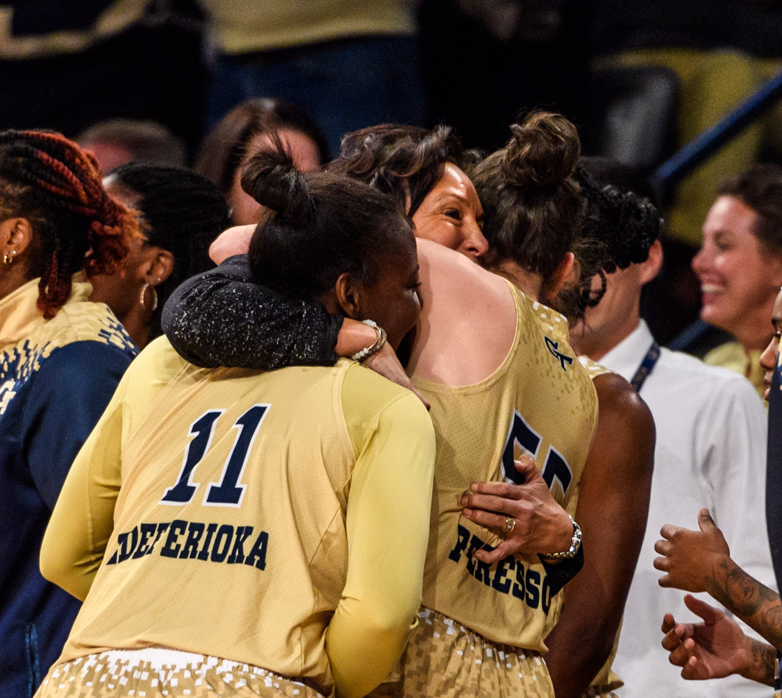 Elo Edeferioka (11), Coach MaChelle Joseph, Antonia Peresson (55)