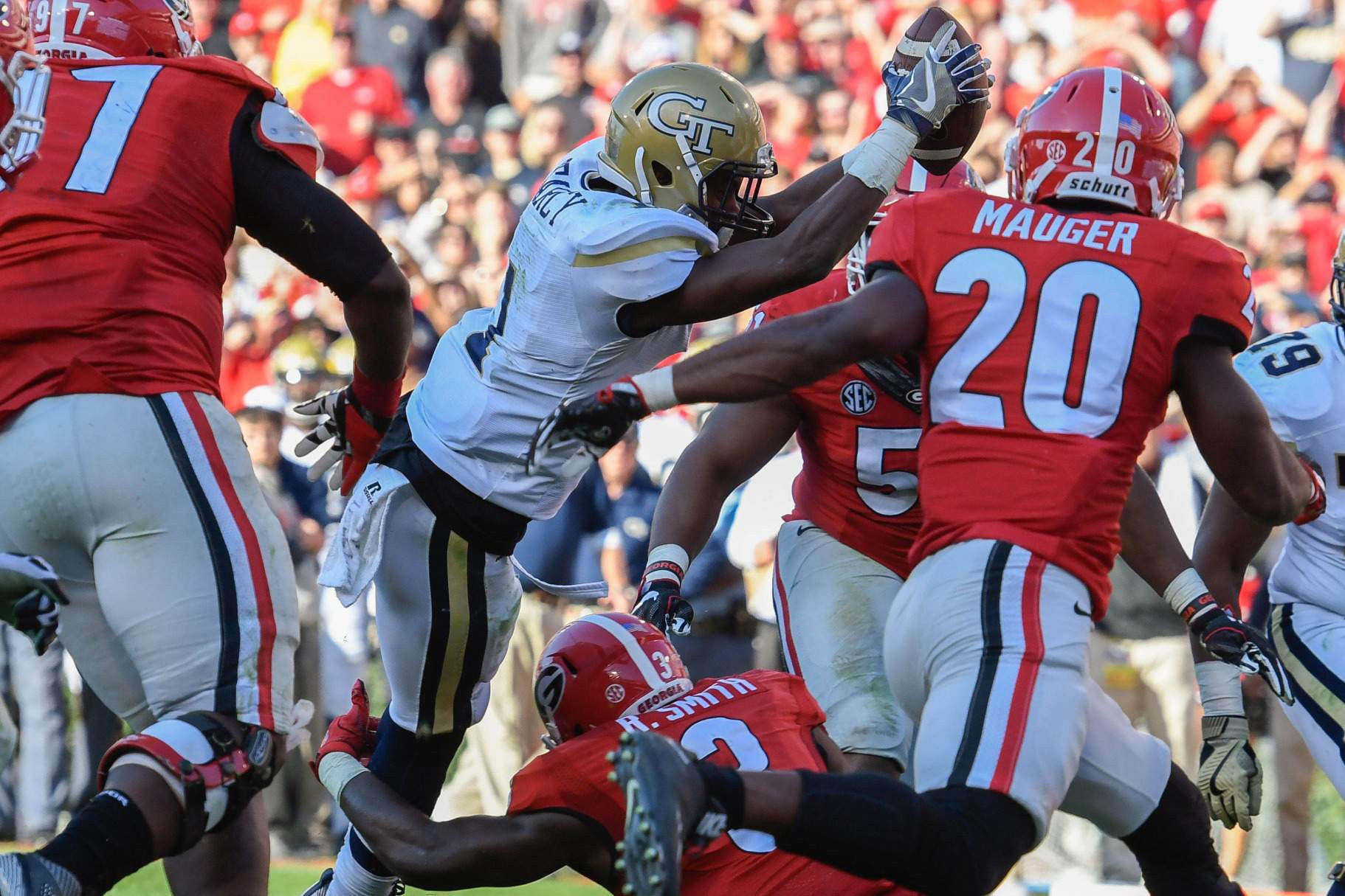 Yellow Jackets running back Qua Searcy (1) jumps for the go ahead touchdown. Dale Zanine-USA TODAY Sports