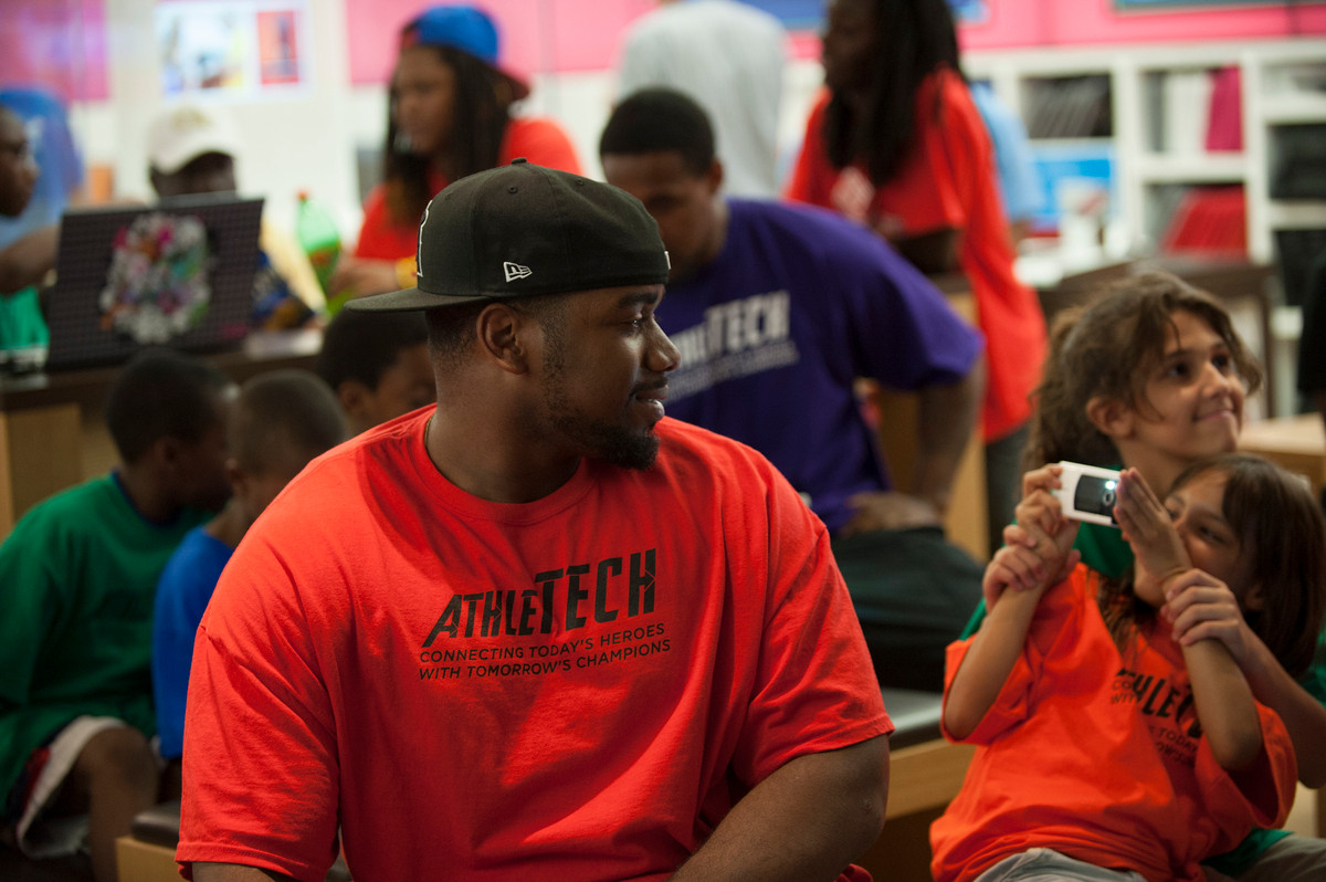 Former Georgia Tech Football players, led by Anthony Egbuniwe, volunteered at a community service event in the DC area