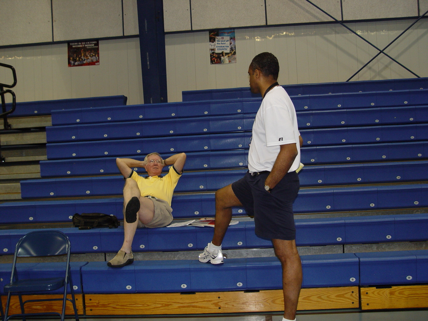 Larry Conley of Fox Sports Net chats with head coach Paul Hewitt, 11-15-07