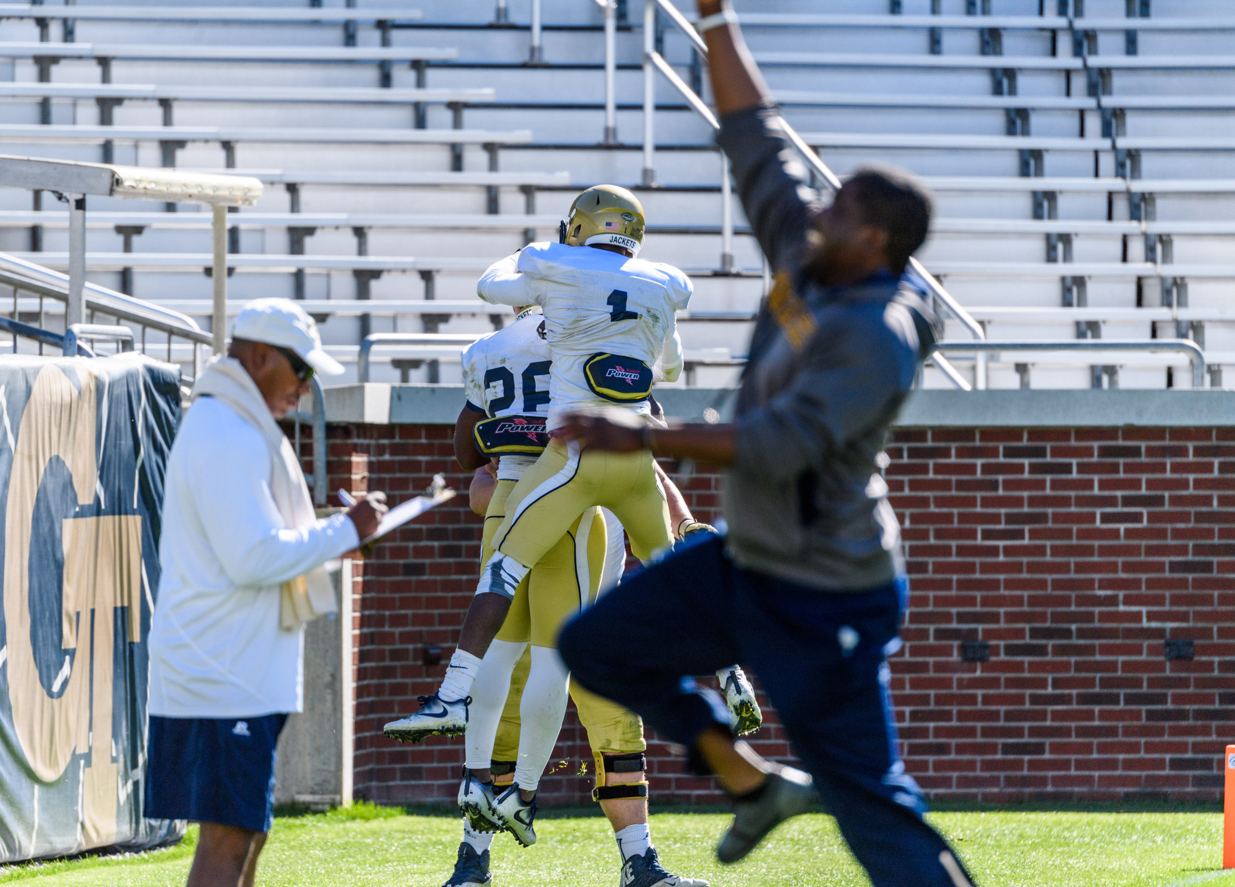 Dedrick Mills (26), Qua Searcy (1)