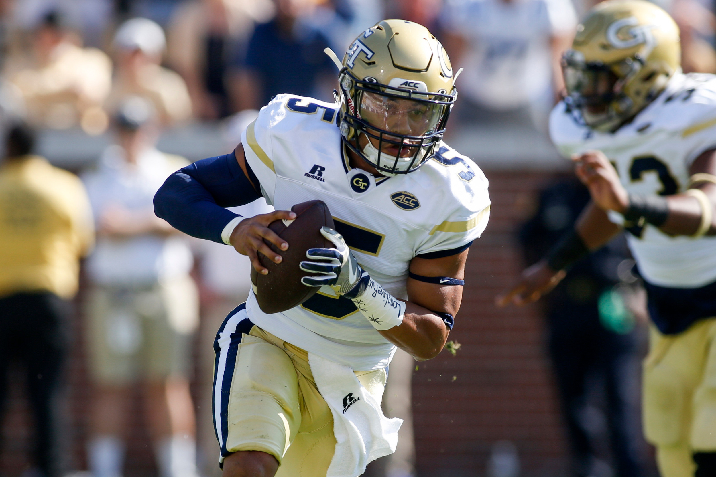 Yellow Jackets quarterback Justin Thomas (5) runs the ball. Brett Davis-USA TODAY Sports