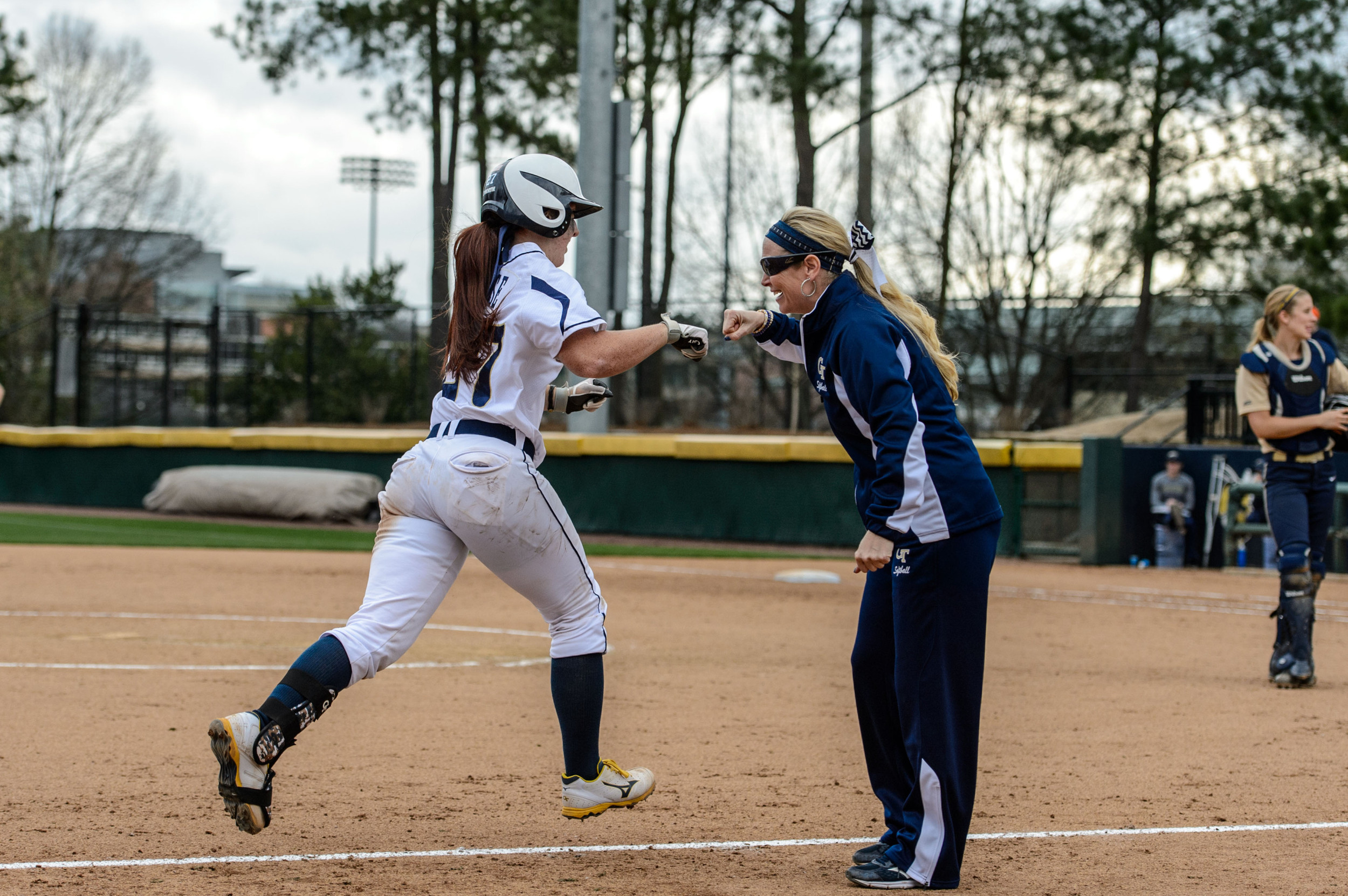 Coach Shelly Hoerner, Courtney Ziese (27)