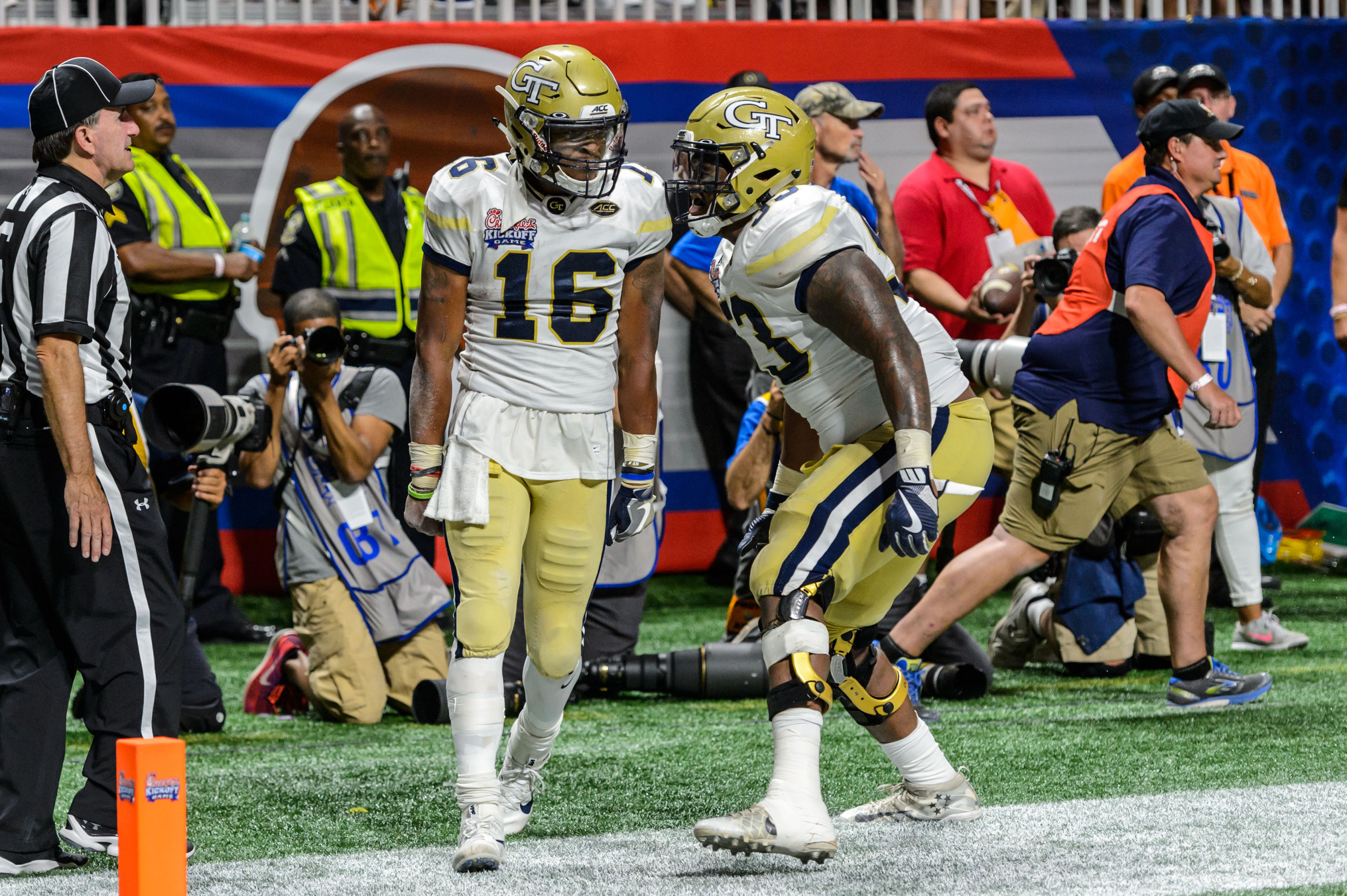 Jahaziel Lee (53), TaQuon Marshall (16)
