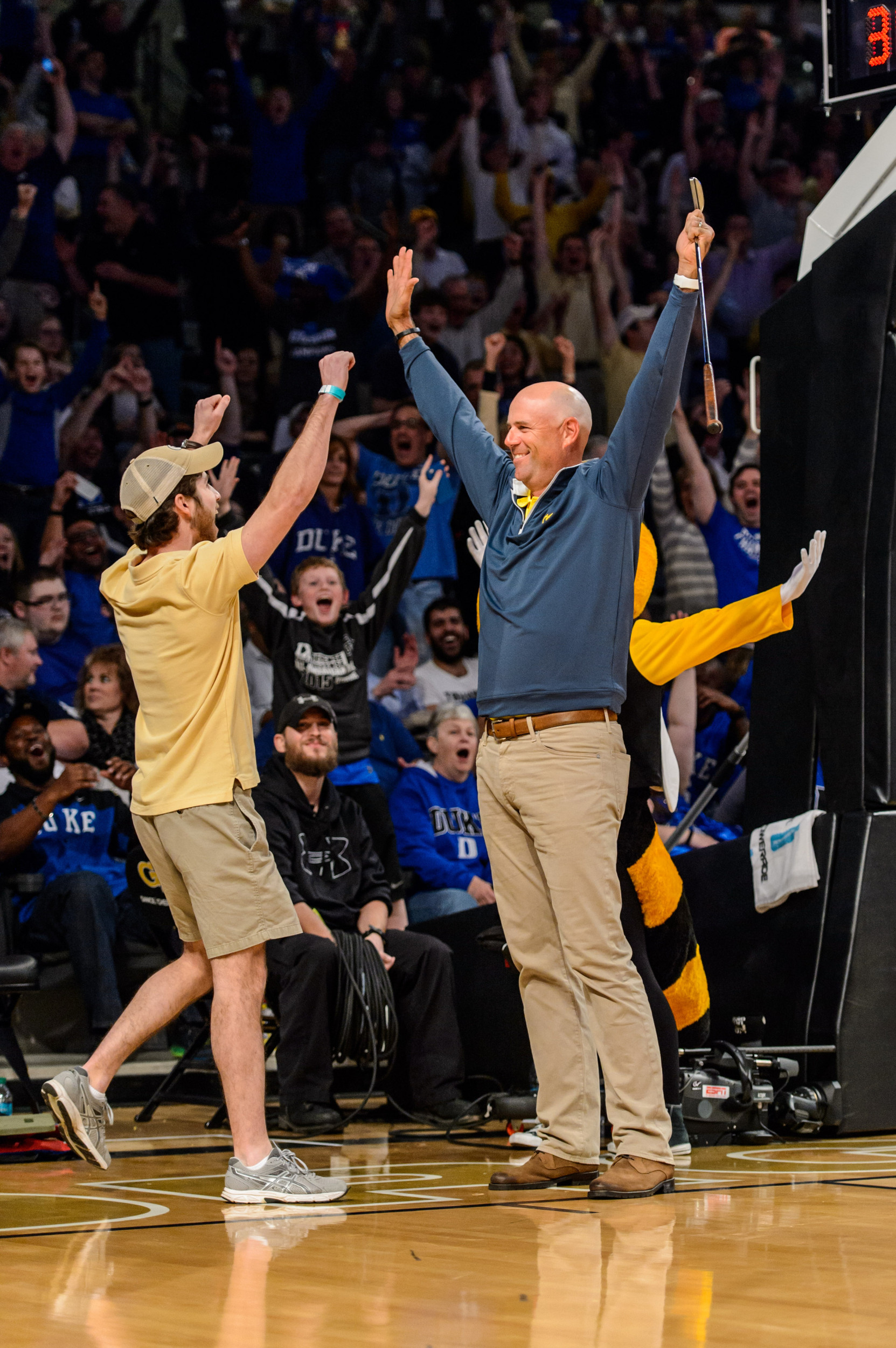 94 foot putt? No problem for Yellow Jacket legend Stewart Cink!