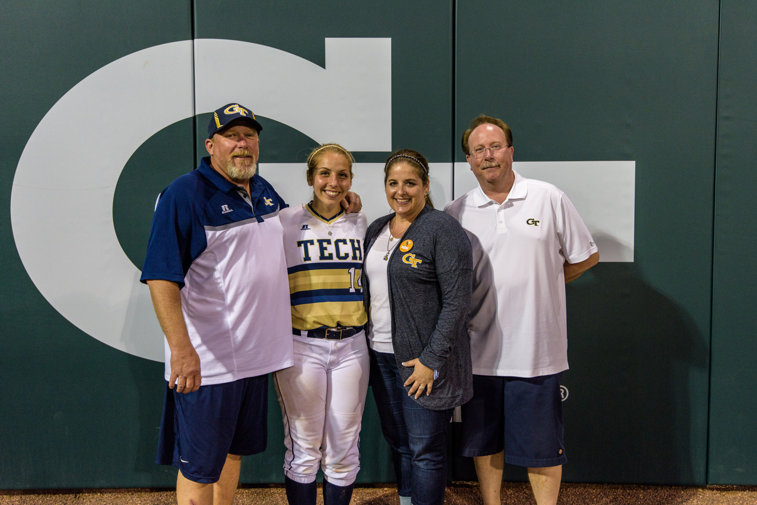 Kaylee Ellebracht (14) and family