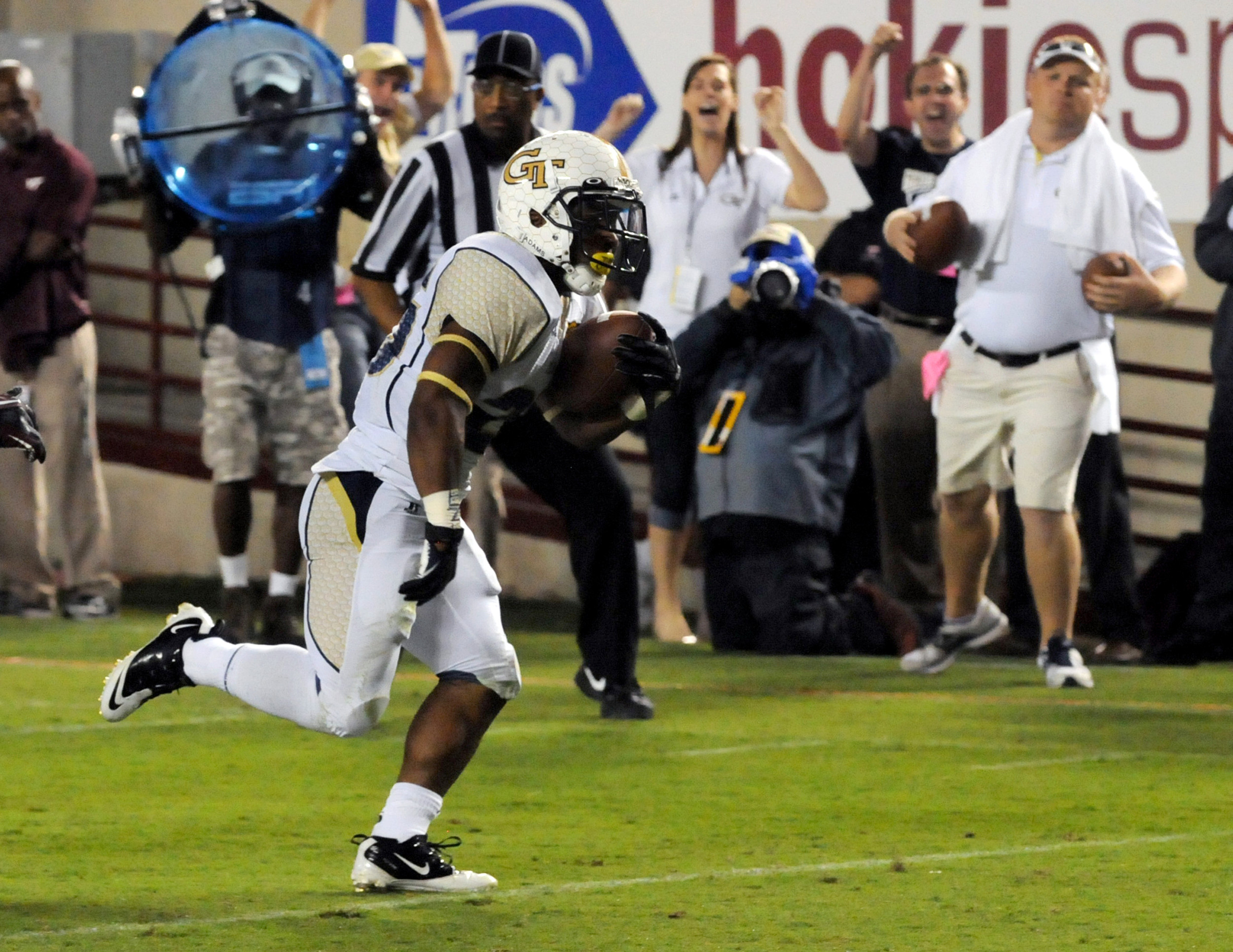 Georgia Tech's Robert Godhigh scores a touchdown. (AP Photo/Don Petersen)
