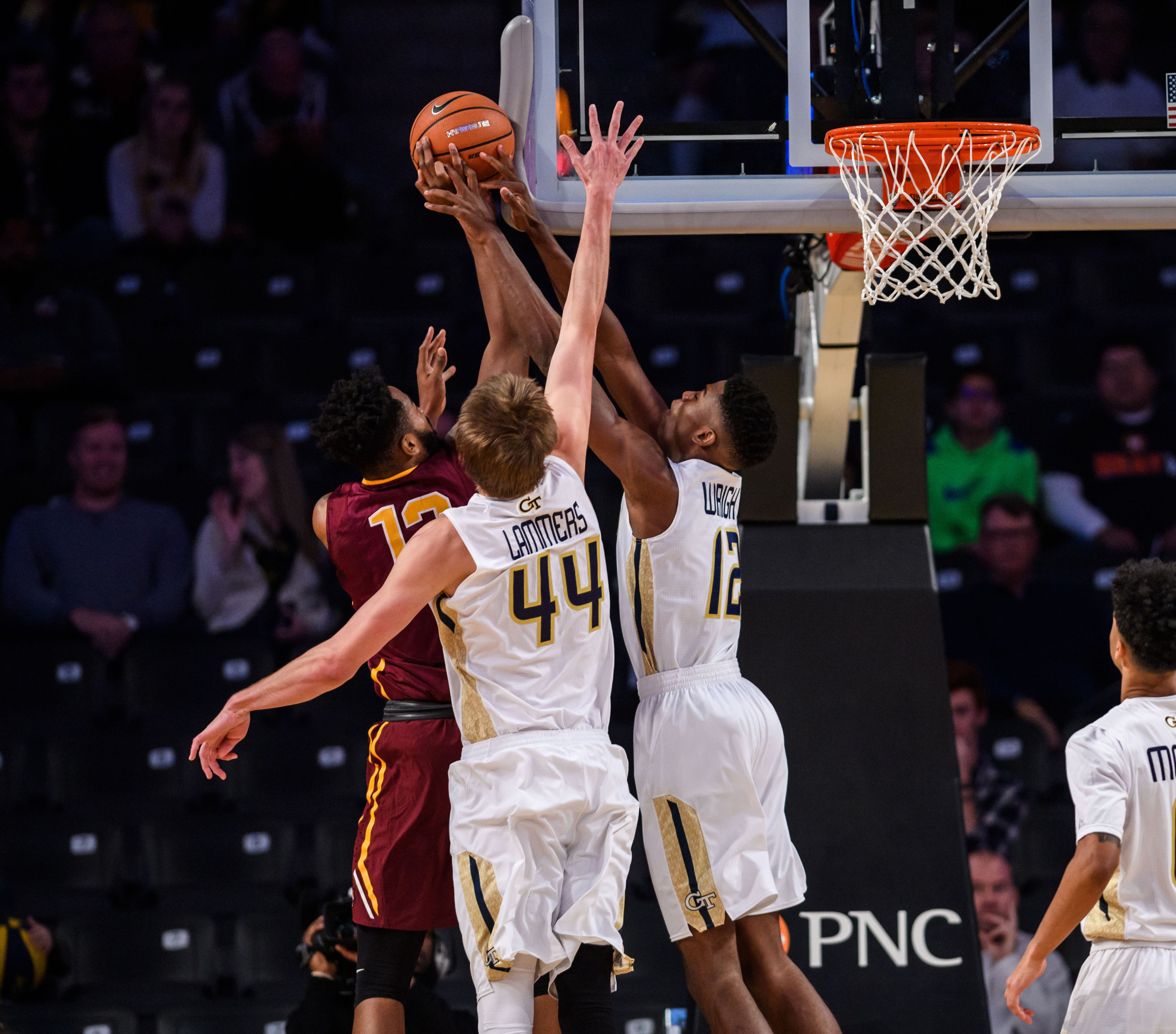 Moses Wright (12), Ben Lammers (44)