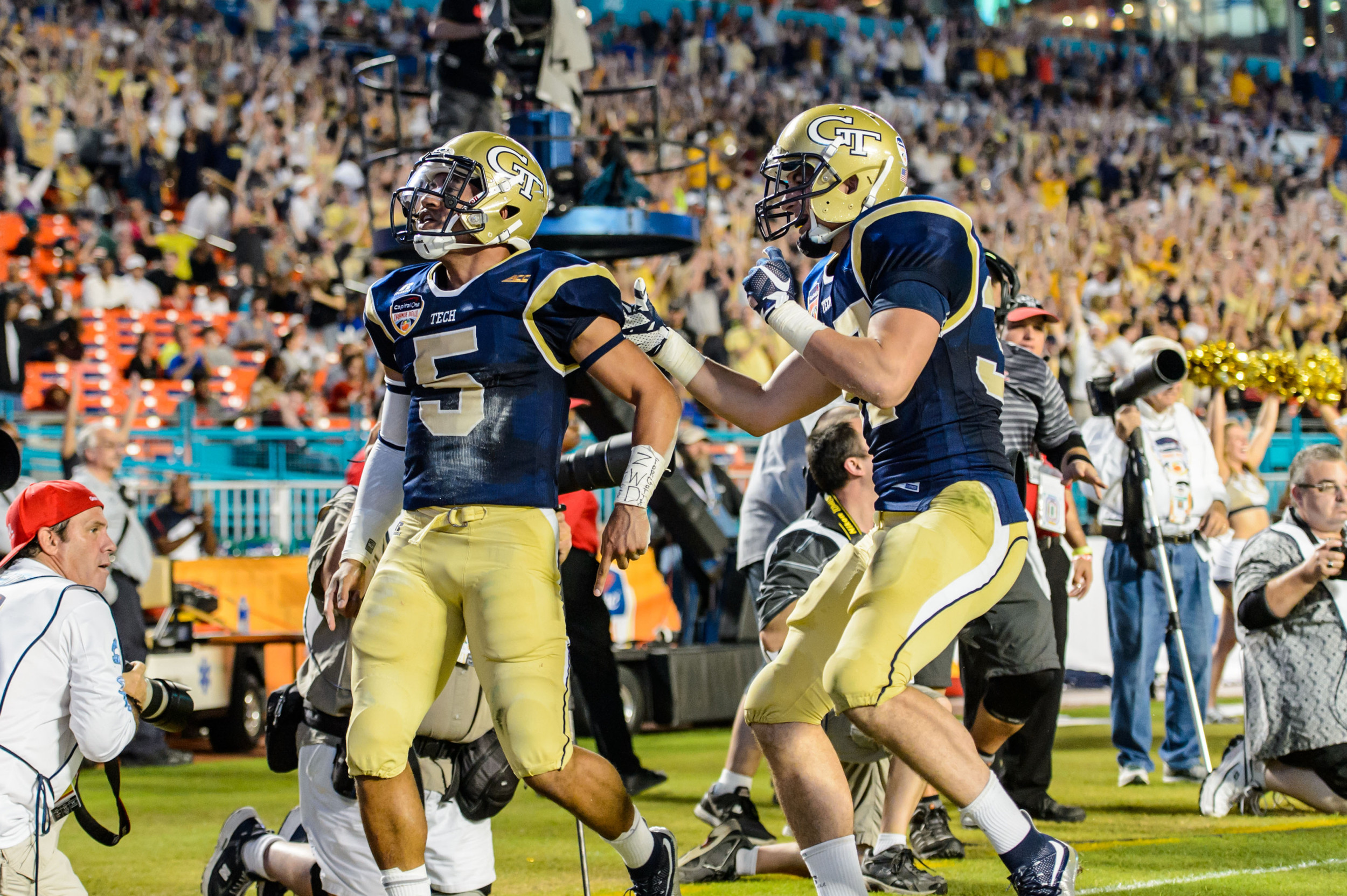 Zach Laskey (37), Justin Thomas (5)