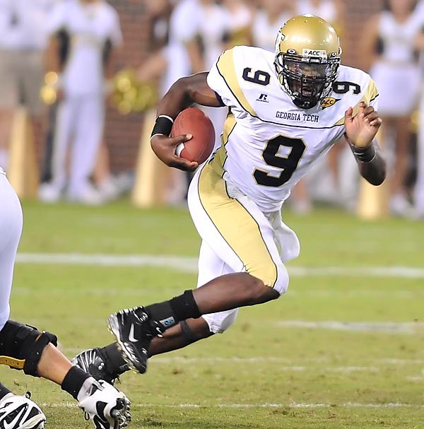 Josh Nesbitt running with the ball. Photo by LensEffects