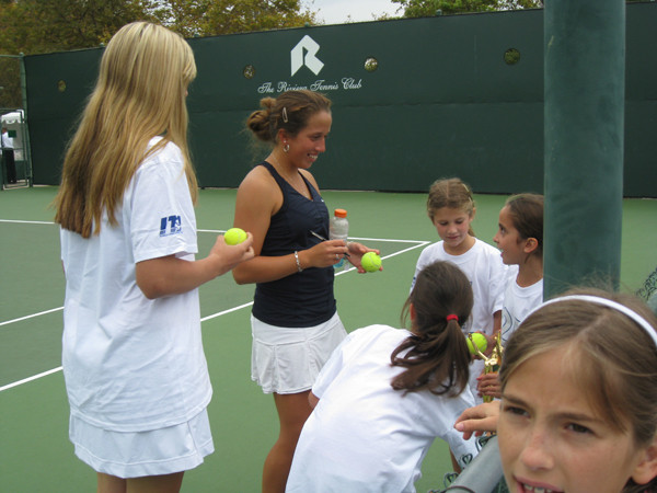 Irina Falconi signs some autographs
