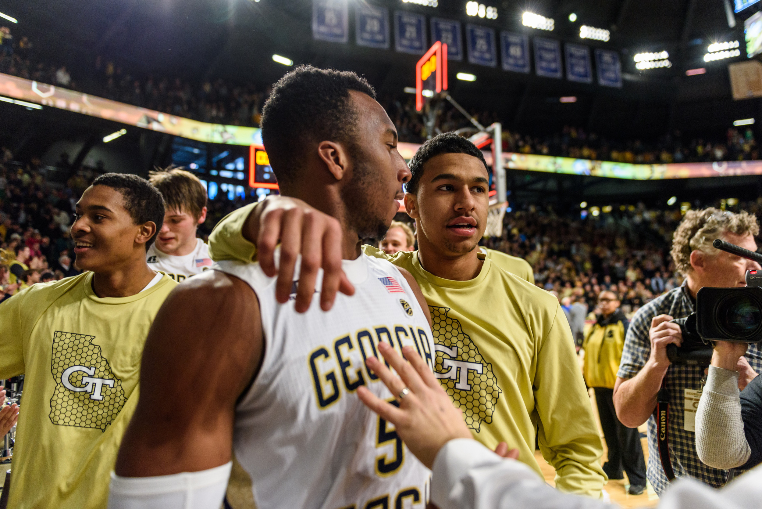 Justin Moore (0), Josh Okogie (5)