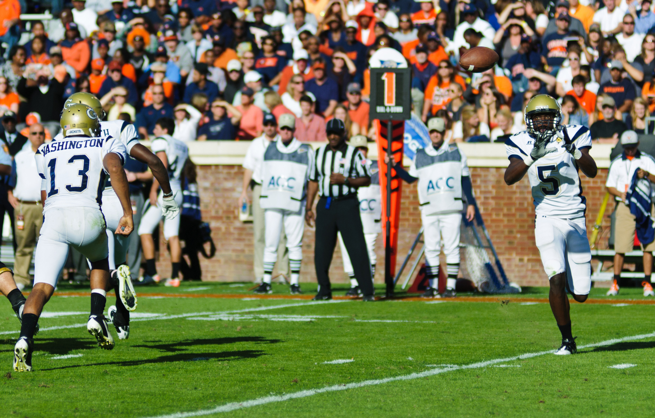 Stephen Hill (5), Tevin Washington (13)