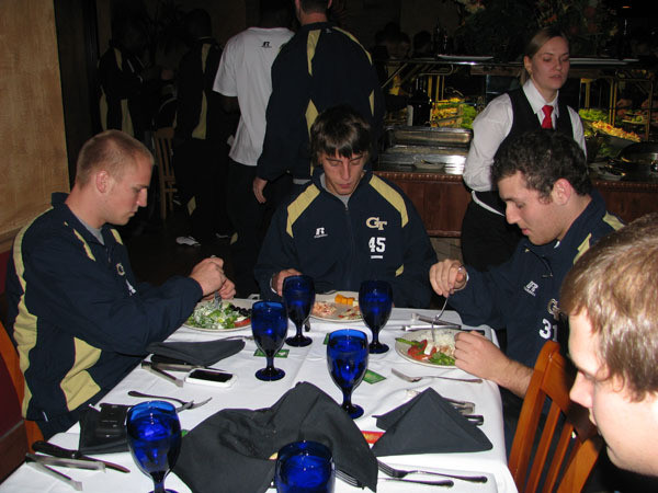 Yellow Jackets eat dinner at Fire of Brazil.