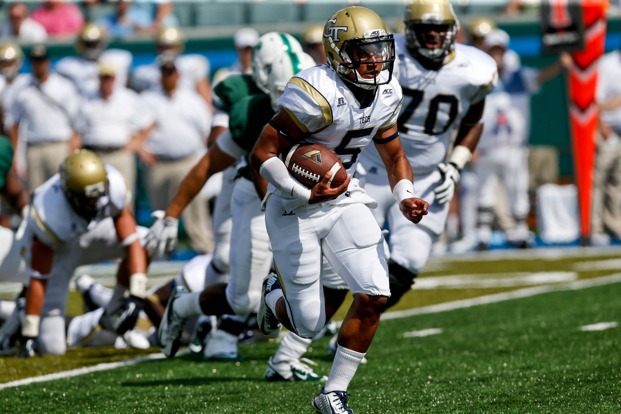 Georgia Tech Yellow Jackets quarterback Justin Thomas (5) runs against the Tulane Green Wave during the first half of a game at Yulman Stadium. Derick E. Hingle-USA TODAY Sports