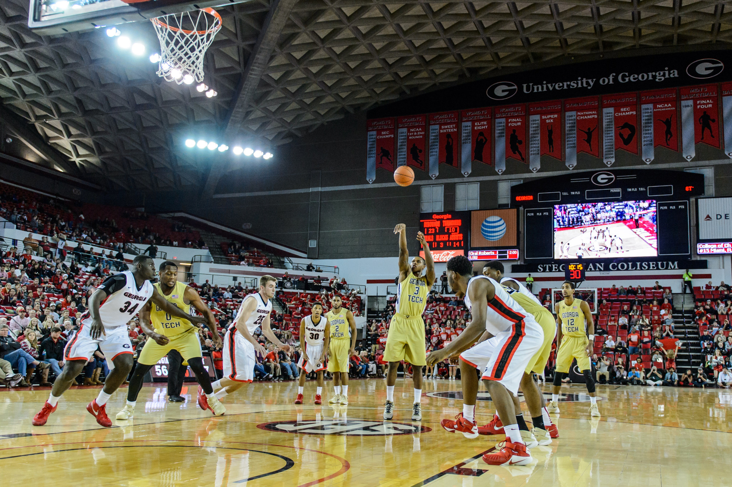 Marcus Georges-Hunt (3) shoots a free throw