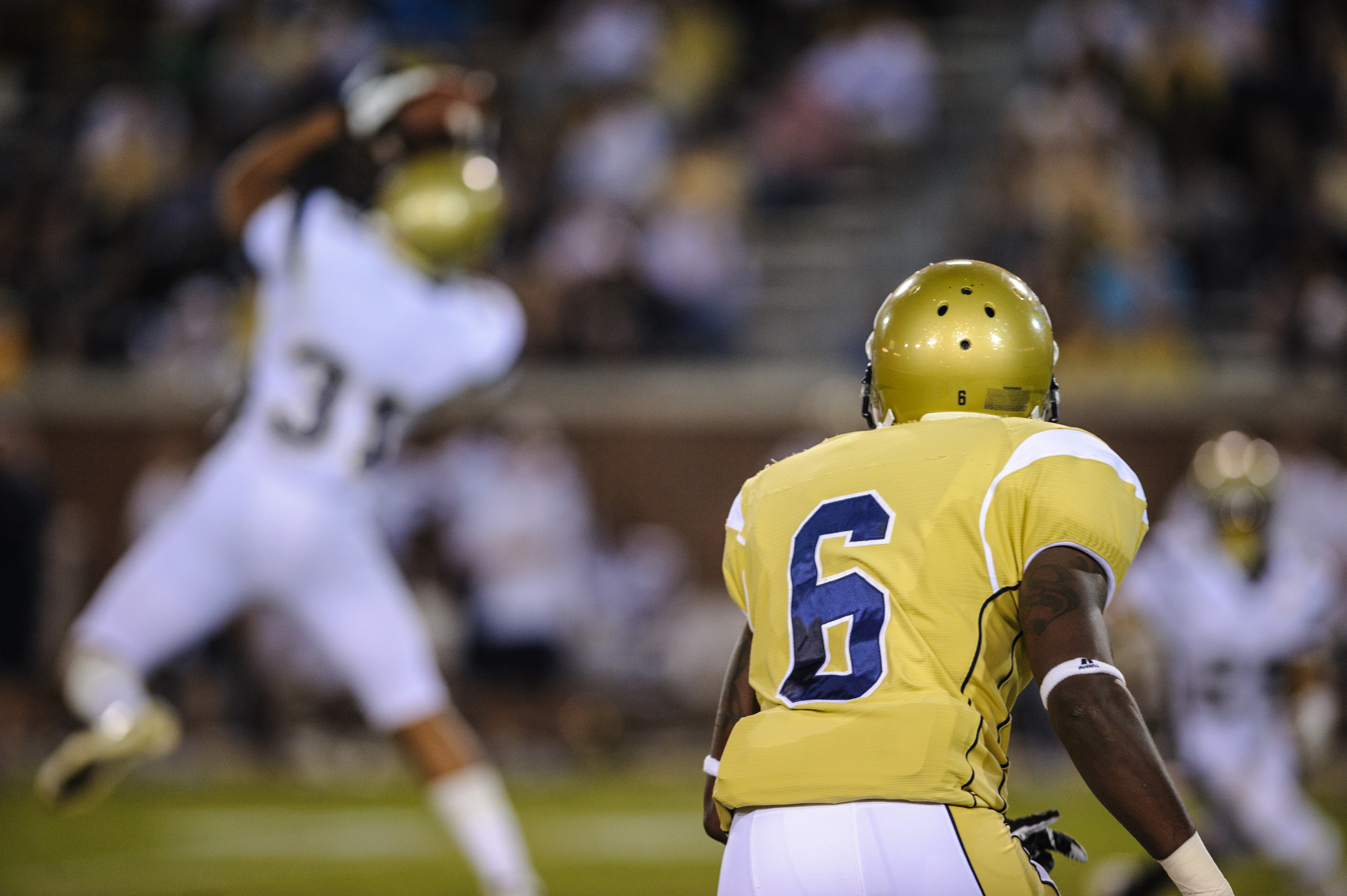 Rod Sweeting (6) looks on as Deon Hill (31) catches a pass