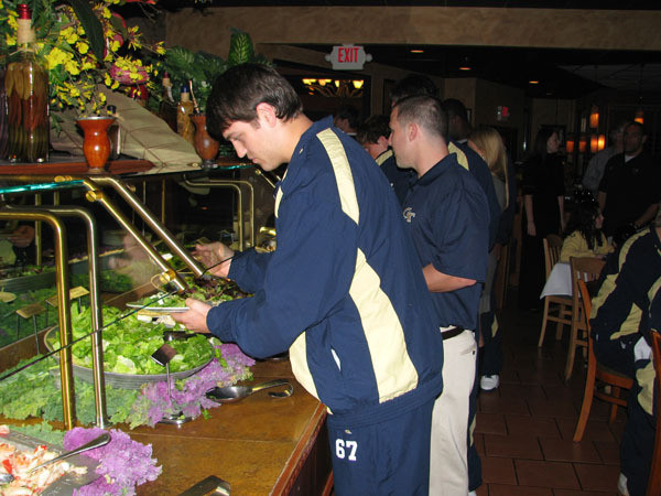 Yellow Jackets eat dinner at Fire of Brazil.