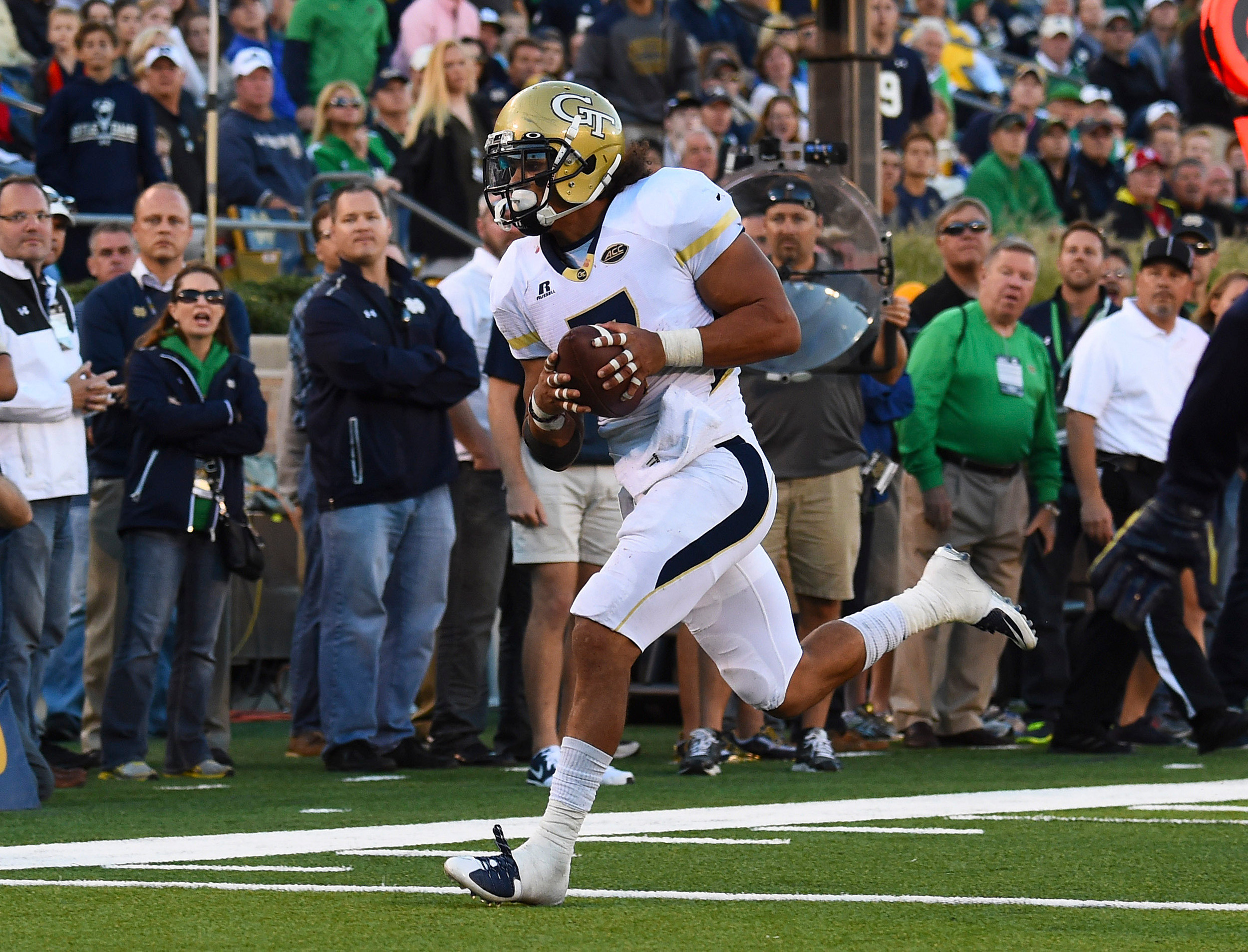 Running back Patrick Skov (7) catches a touchdown pass against Notre Dame (Mike DiNovo-USA TODAY Sports)
