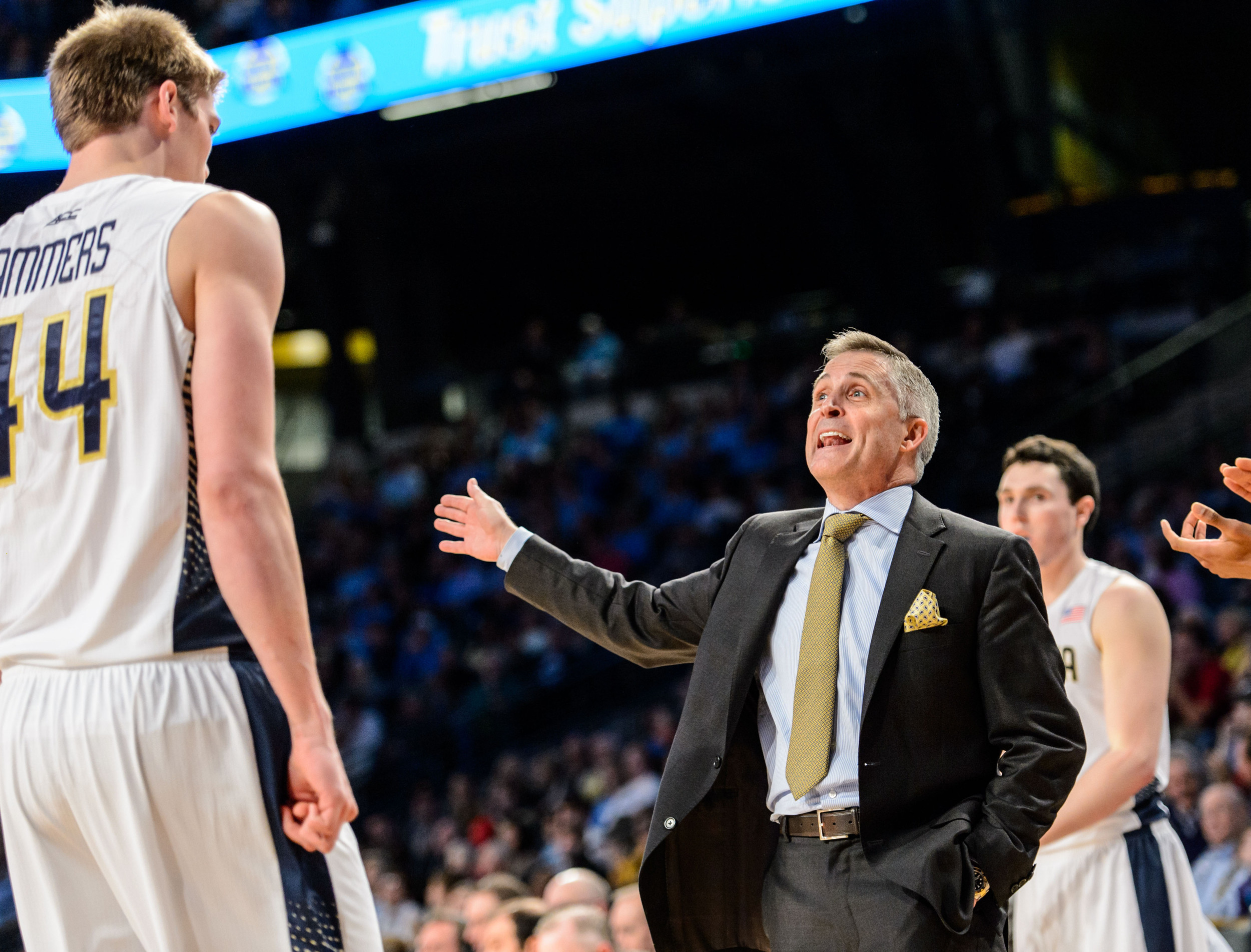Coach Brian Gregory, Ben Lammers (44)