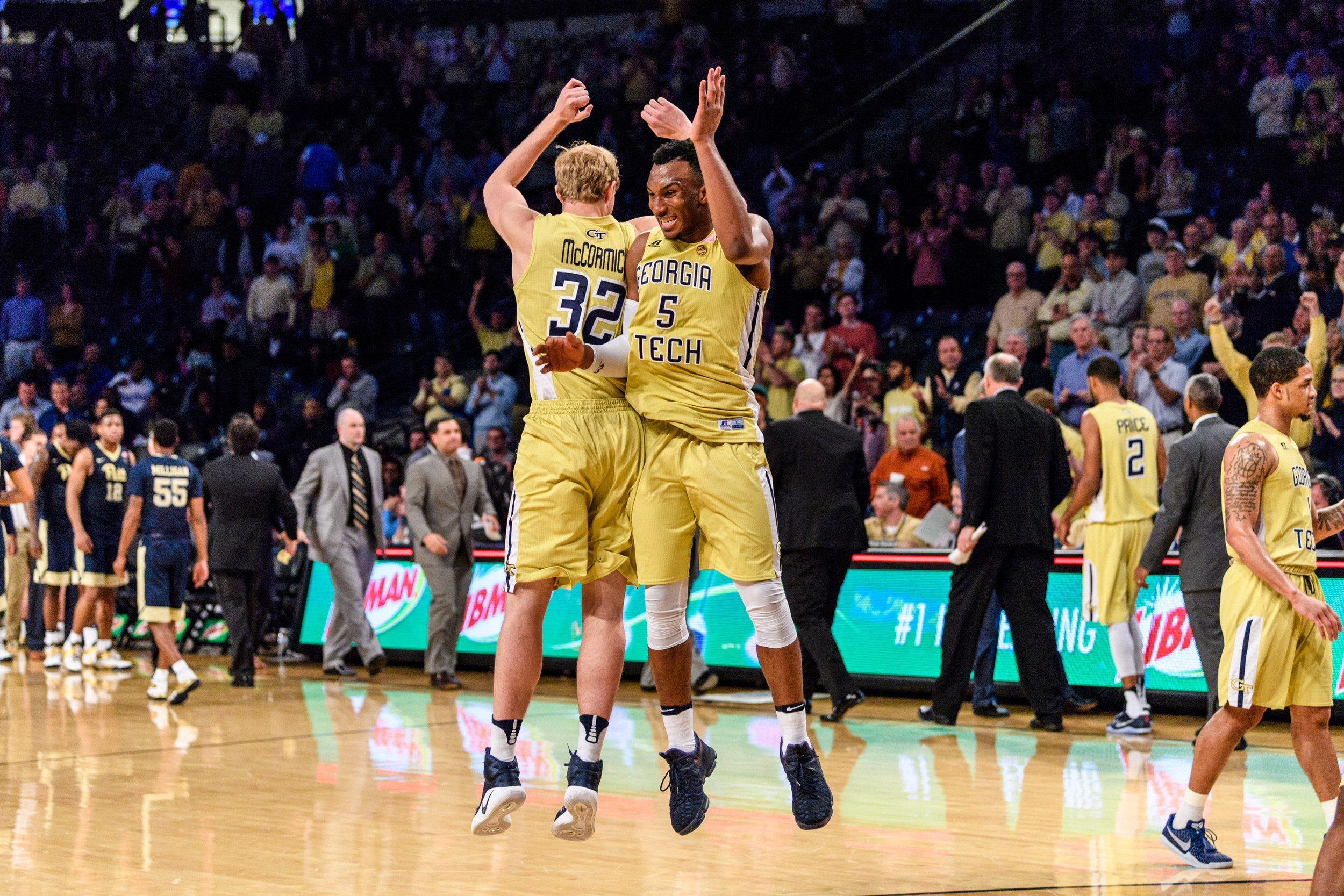 Kellen McCormick (32), Josh Okogie (5)