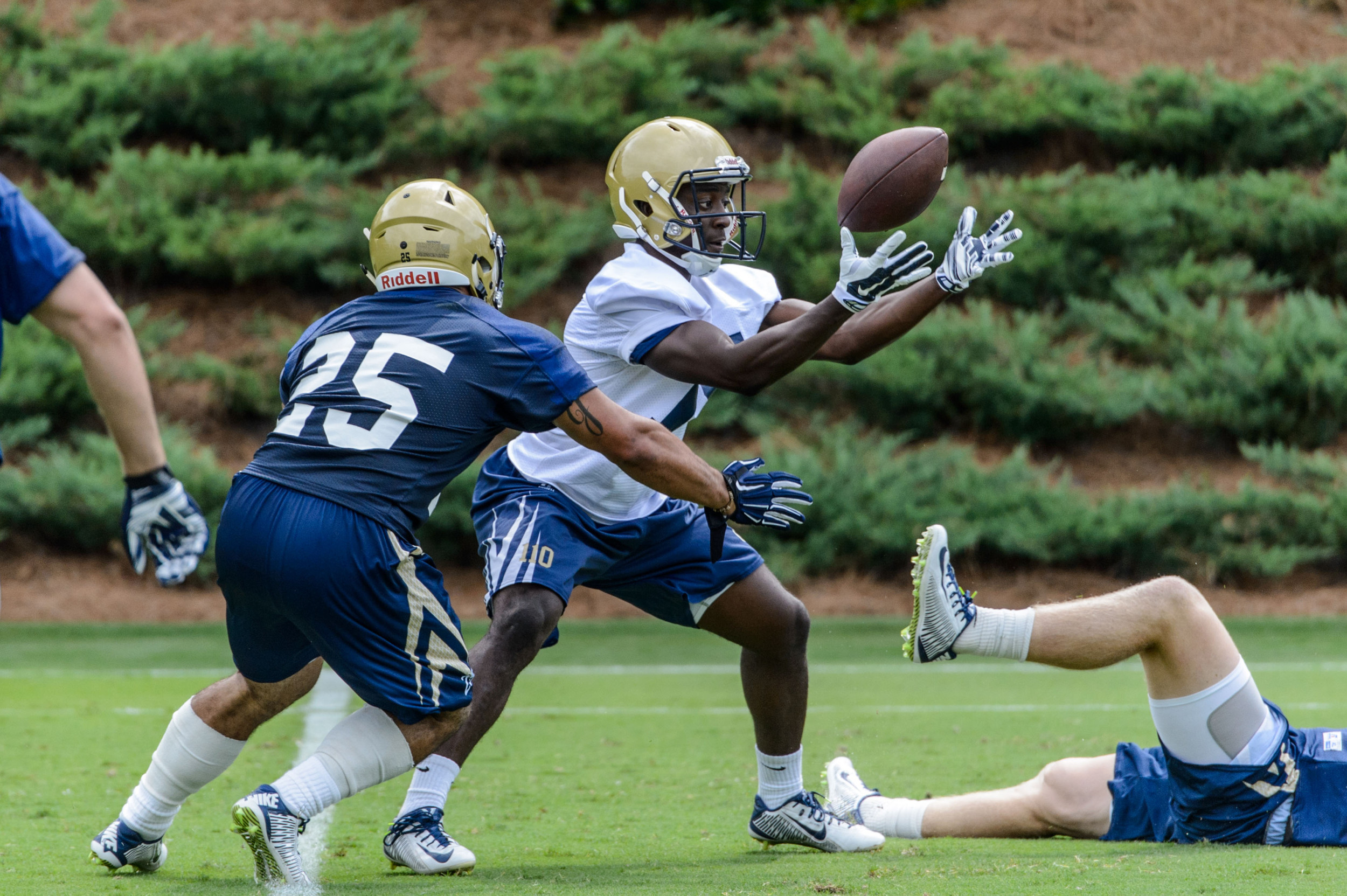 Tre' Jackson (25), Denis Onwualu (15)