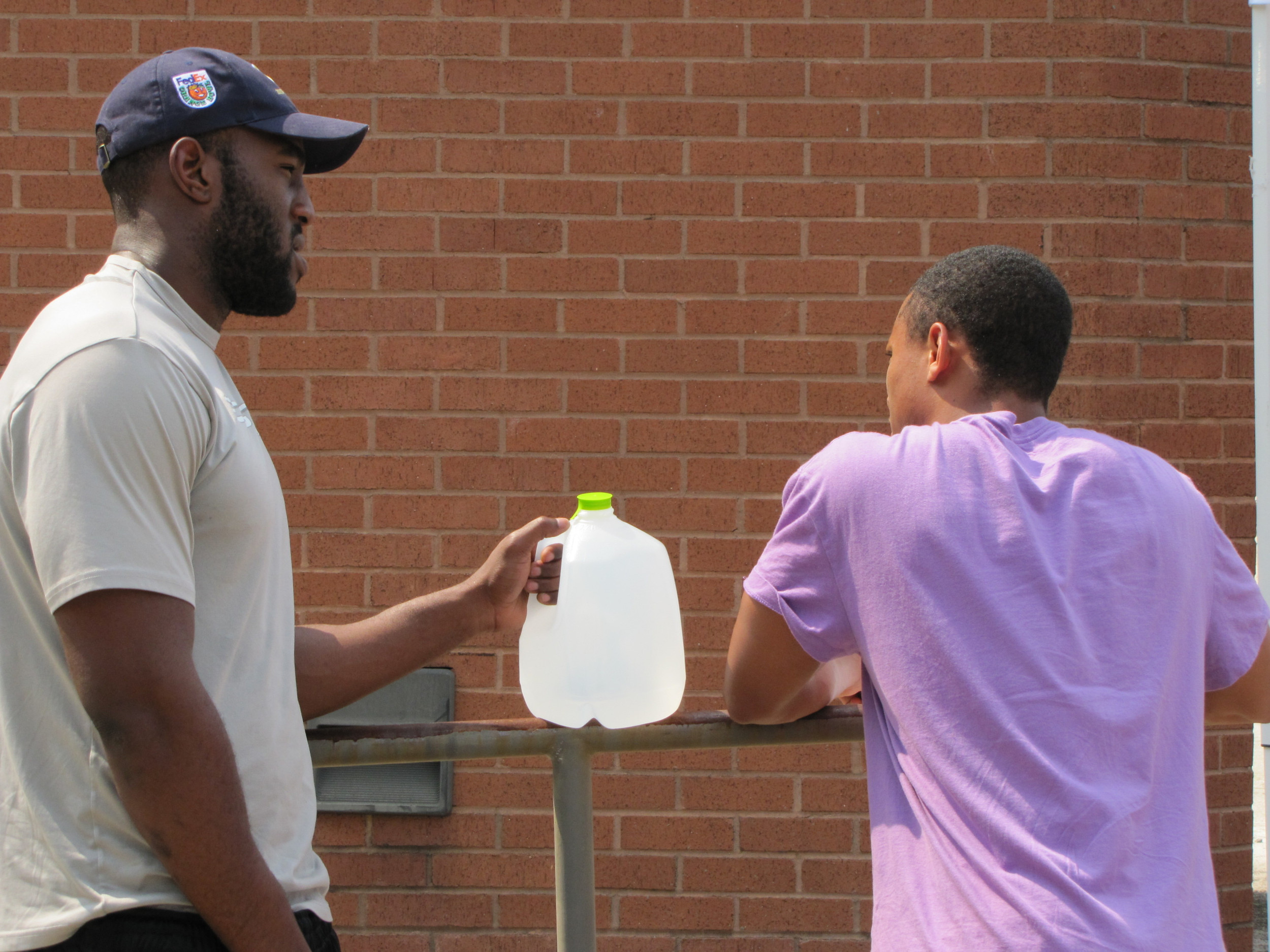 Anthony Egbuniwe (l), Michael Peterson