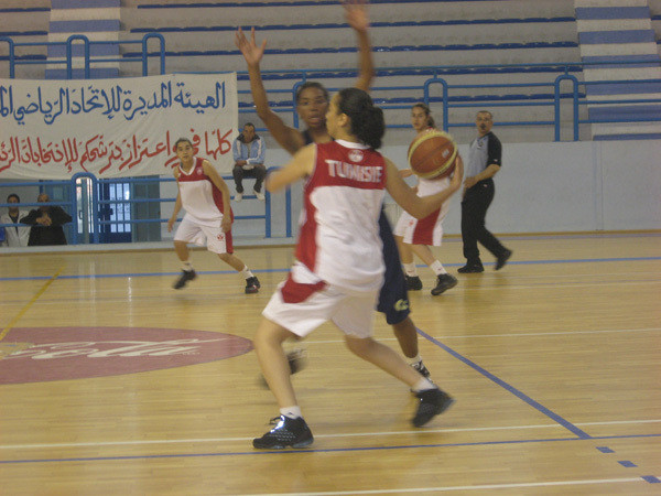 Deja Foster plays some defense