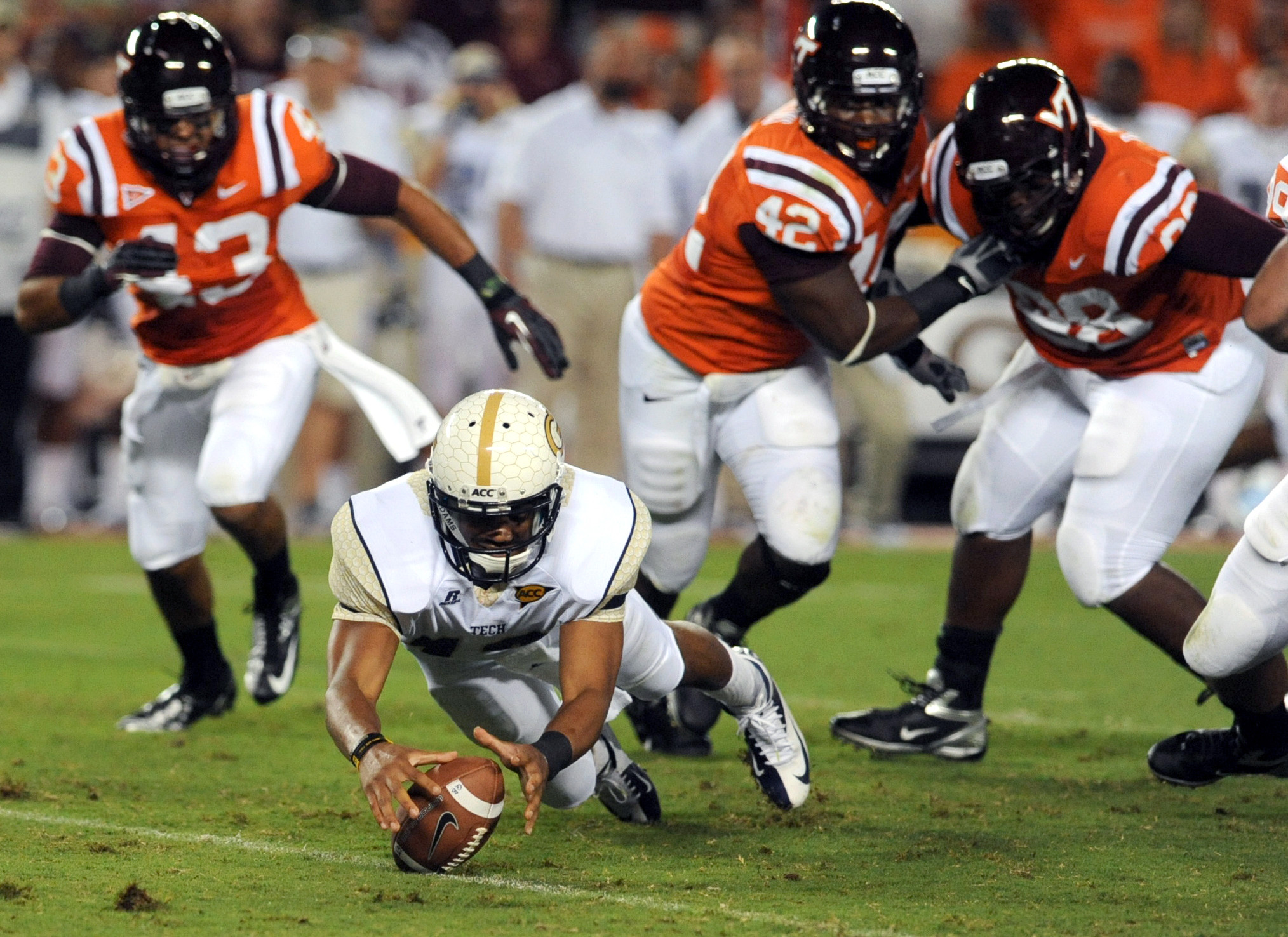 Georgia Tech quarterback Tevin Washington dives on a loose ball. (AP Photo/Don Petersen)