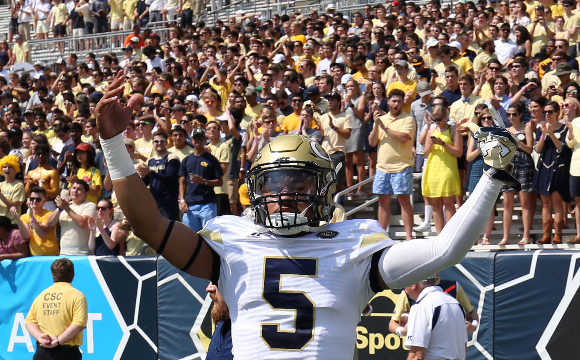 Yellow Jackets quarterback Justin Thomas (5) runs onto the field. Jason Getz-USA TODAY Sports