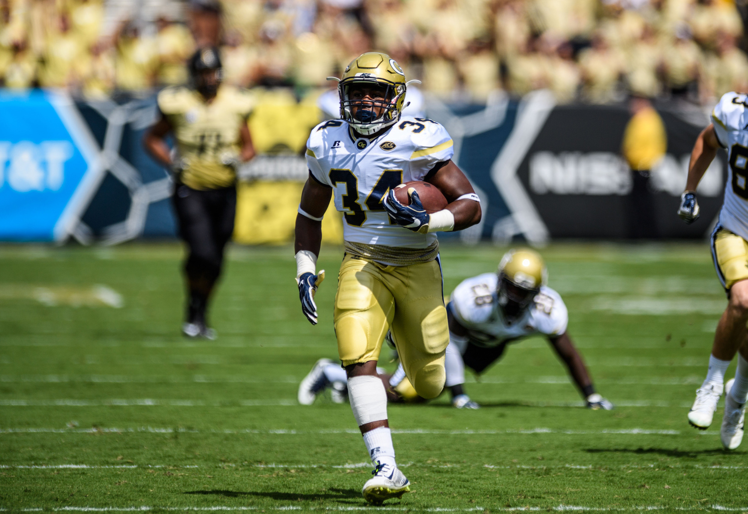 Marcus Marshall (34) sprints for the end zone on a pass from Justin Thomas.