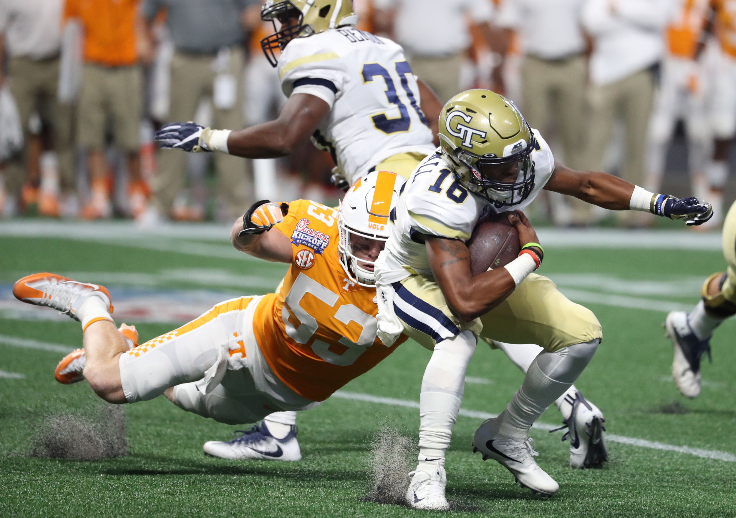 Sep 4, 2017; Atlanta, GA, USA; Georgia Tech Yellow Jackets quarterback TaQuon Marshall (16) carries the ball against Tennessee Volunteers linebacker Colton Jumper (53) during the first quarter at Mercedes-Benz Stadium. Mandatory Credit: Jason Getz-USA TODAY Sports