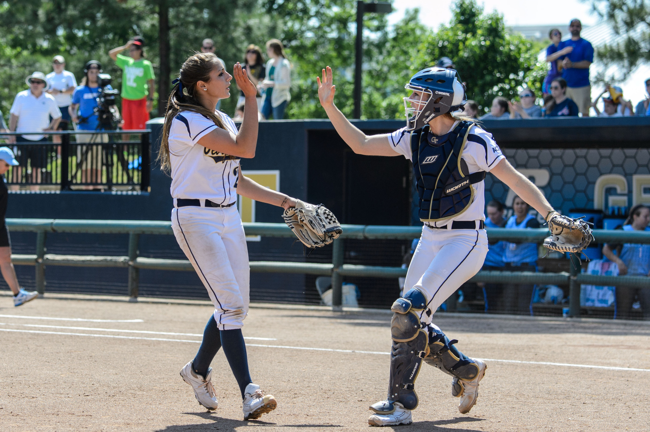 Kylie Kleinschmidt (21), Alysha Rudnik (25)