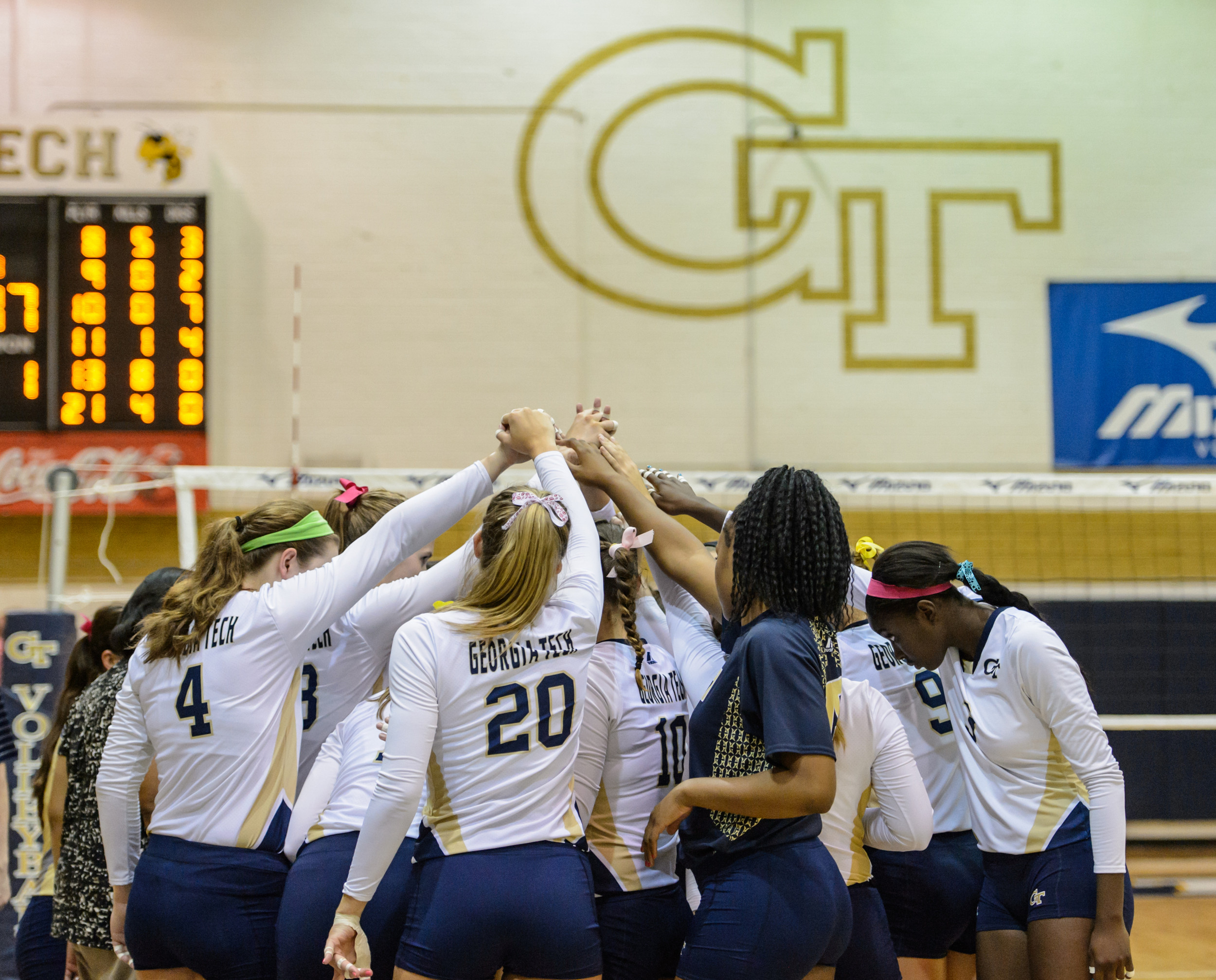 The team huddles before the start of a set.