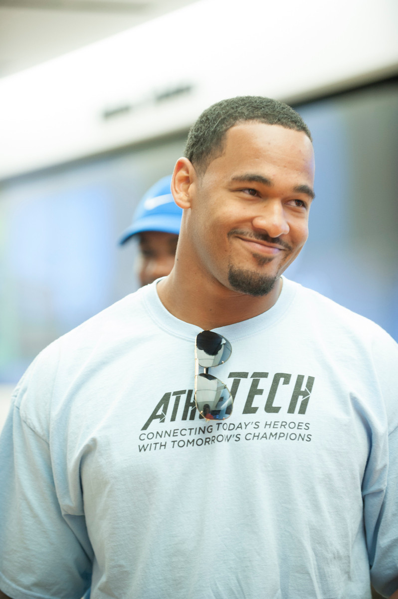 Former Georgia Tech Football players, led by Anthony Egbuniwe, volunteered at a community service event in the DC area