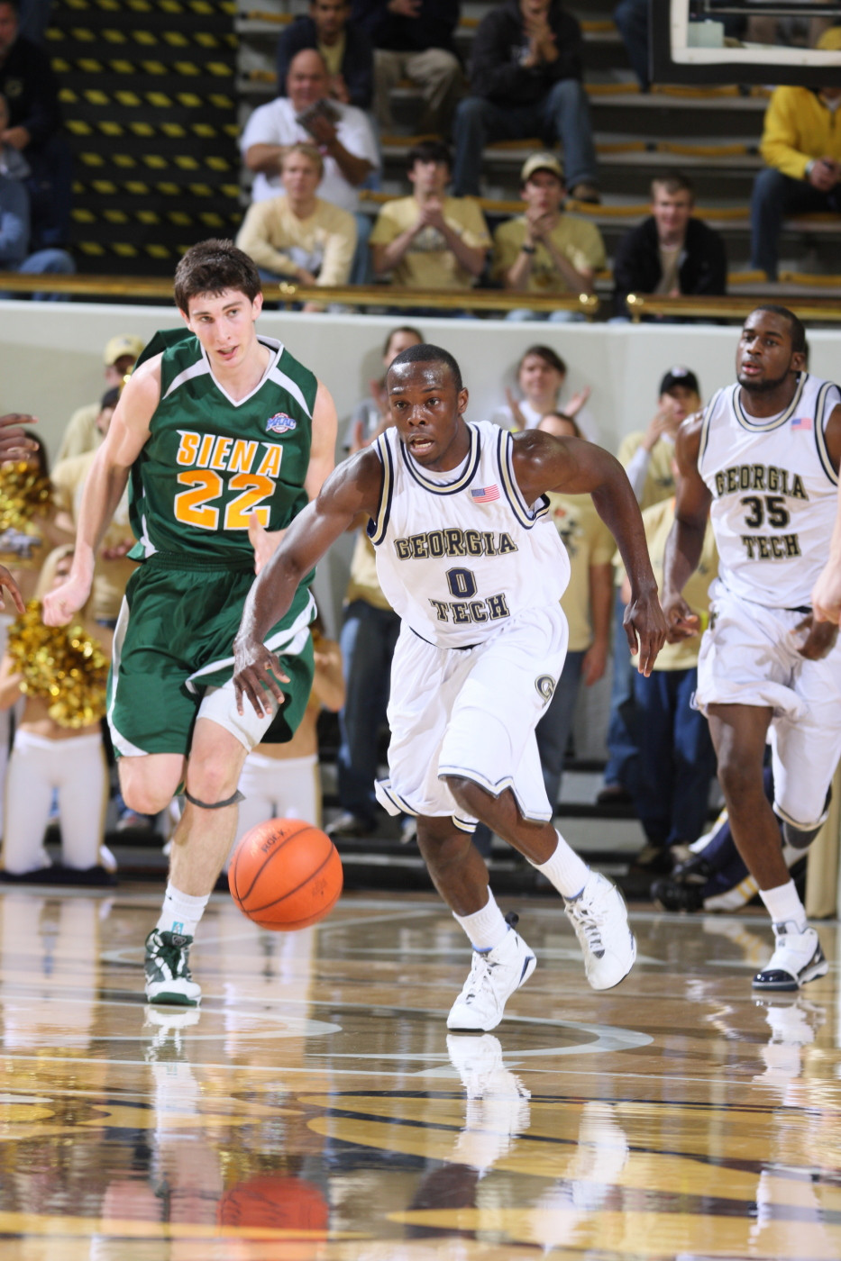 Mfon Udofia vs. Siena on 12/2/09.