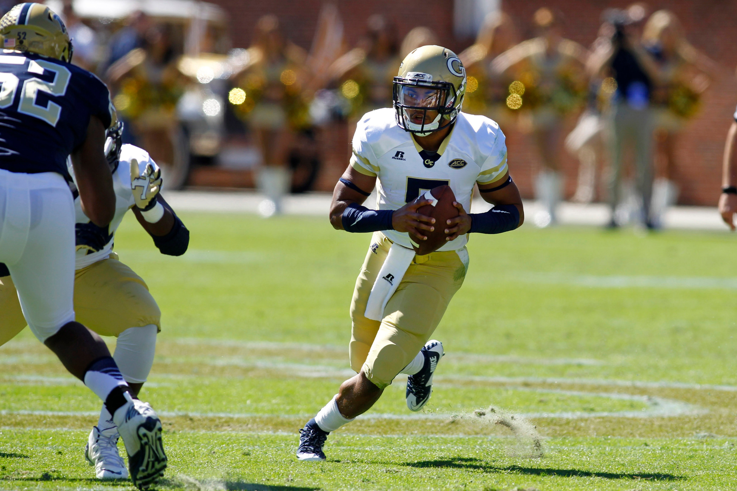 Yellow Jackets quarterback Justin Thomas (5)v Brett Davis-USA TODAY Sports