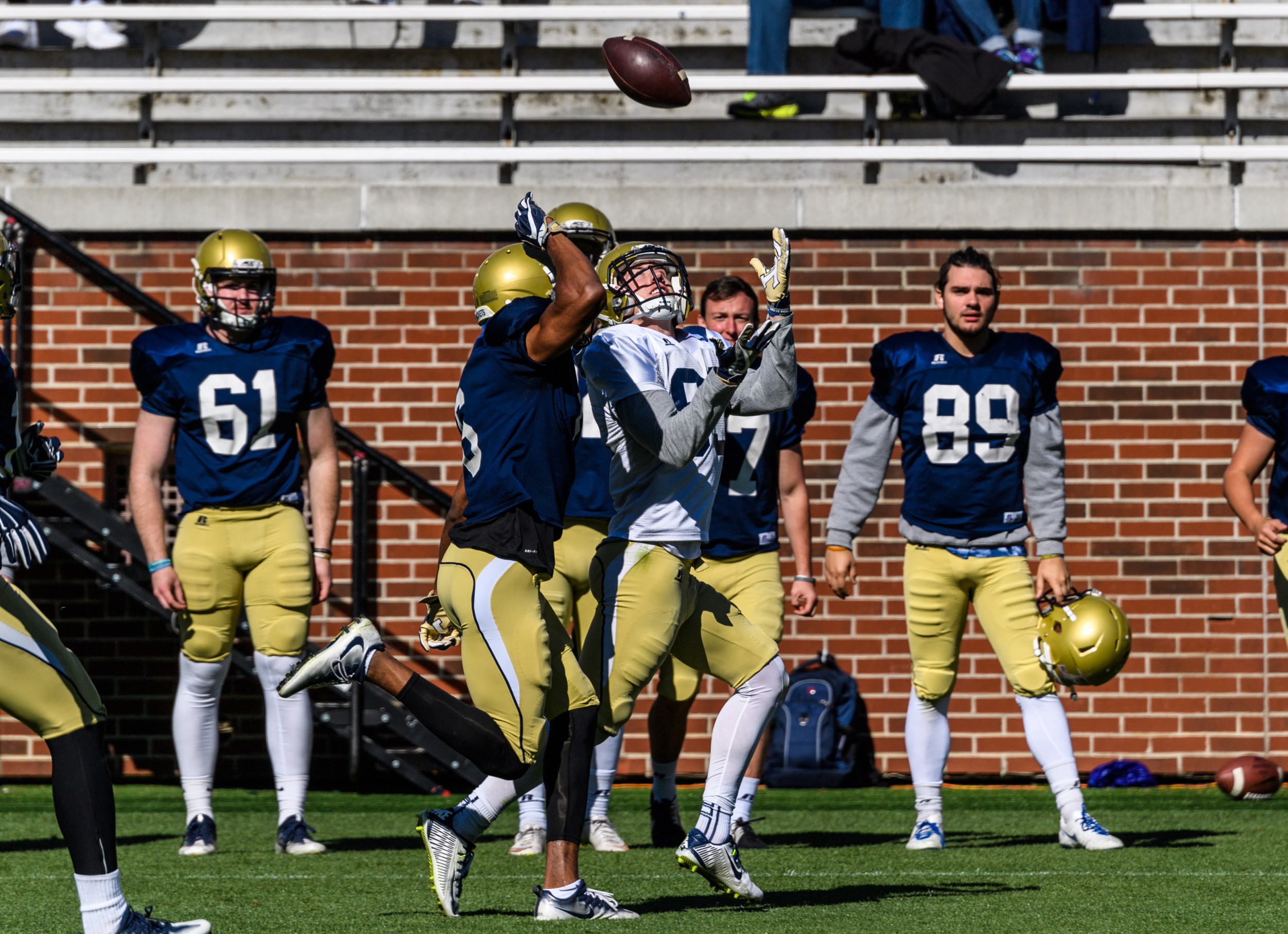 Lamont Simmons (6), Brad Stewart (83)